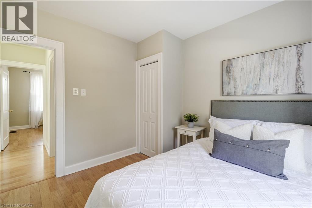 53 East 19Th Street, Hamilton, ON - Indoor Photo Showing Bedroom