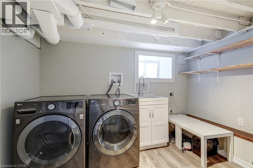 53 East 19Th Street, Hamilton, ON - Indoor Photo Showing Laundry Room