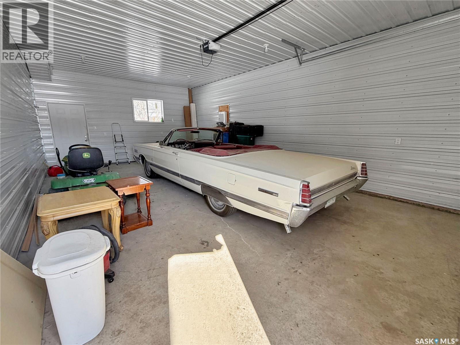 414 Lake Street, Esterhazy, SK - Indoor Photo Showing Garage
