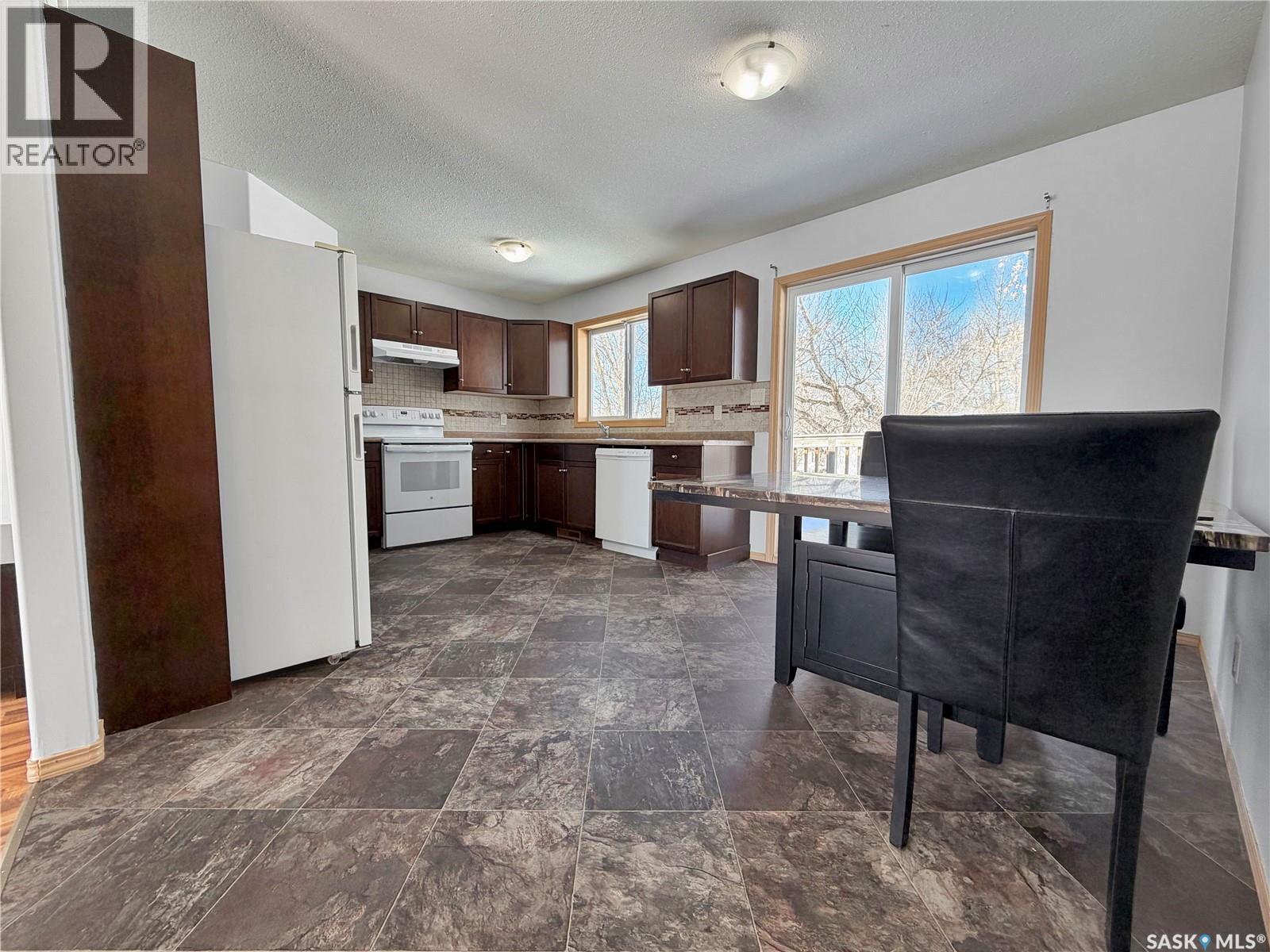 414 Lake Street, Esterhazy, SK - Indoor Photo Showing Kitchen