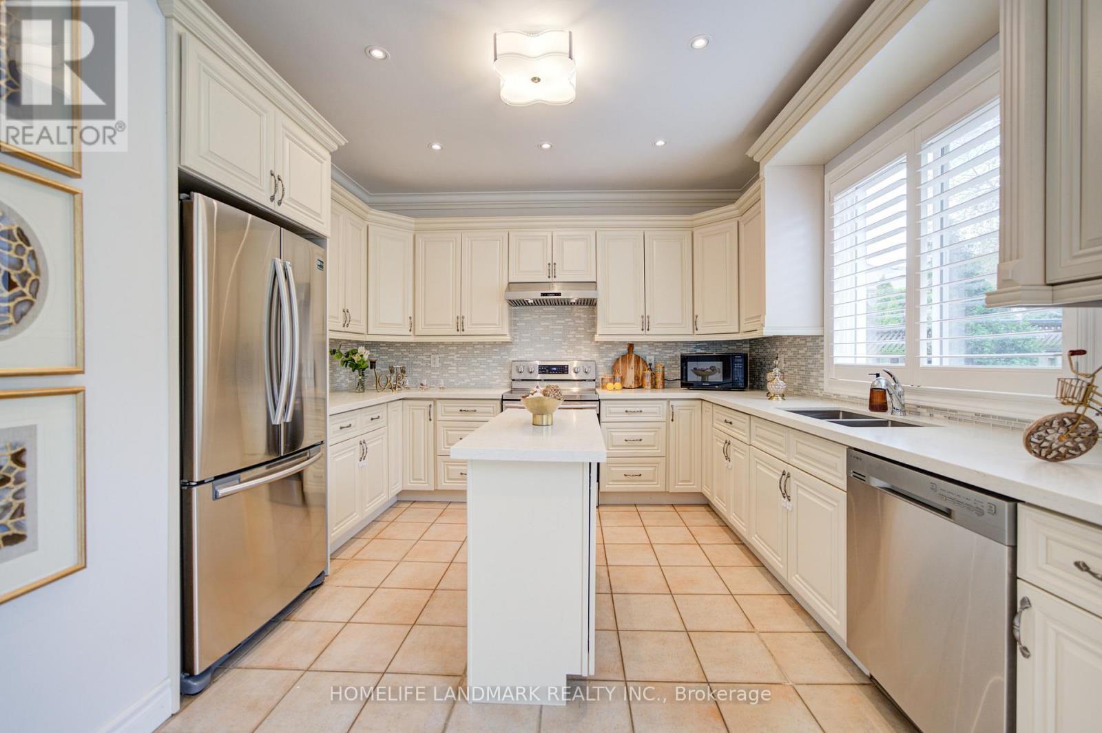 5041 Dryden Avenue, Burlington, ON - Indoor Photo Showing Kitchen With Double Sink
