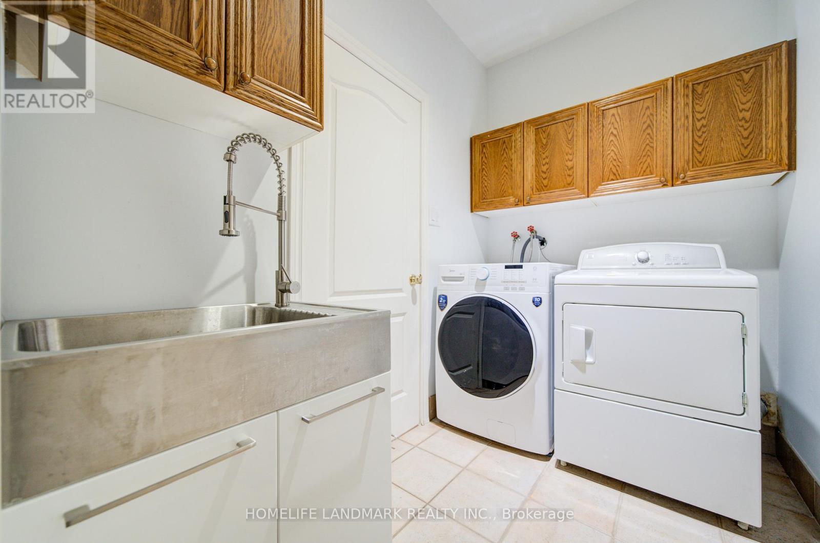 5041 Dryden Avenue, Burlington, ON - Indoor Photo Showing Laundry Room