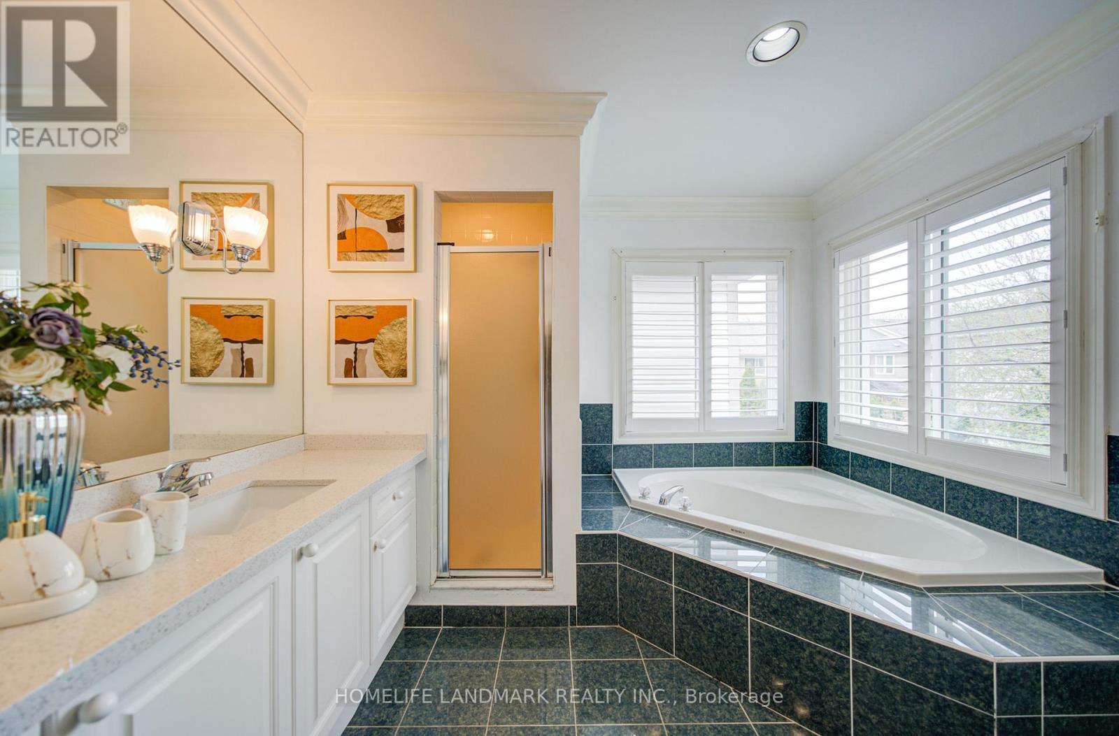 5041 Dryden Avenue, Burlington, ON - Indoor Photo Showing Bathroom