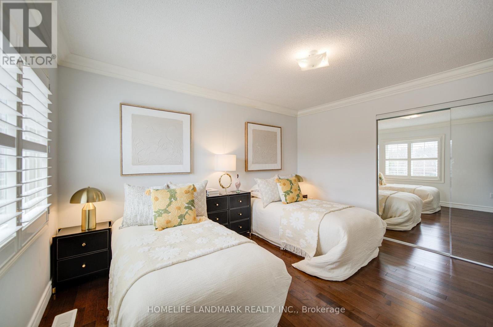 5041 Dryden Avenue, Burlington, ON - Indoor Photo Showing Bedroom