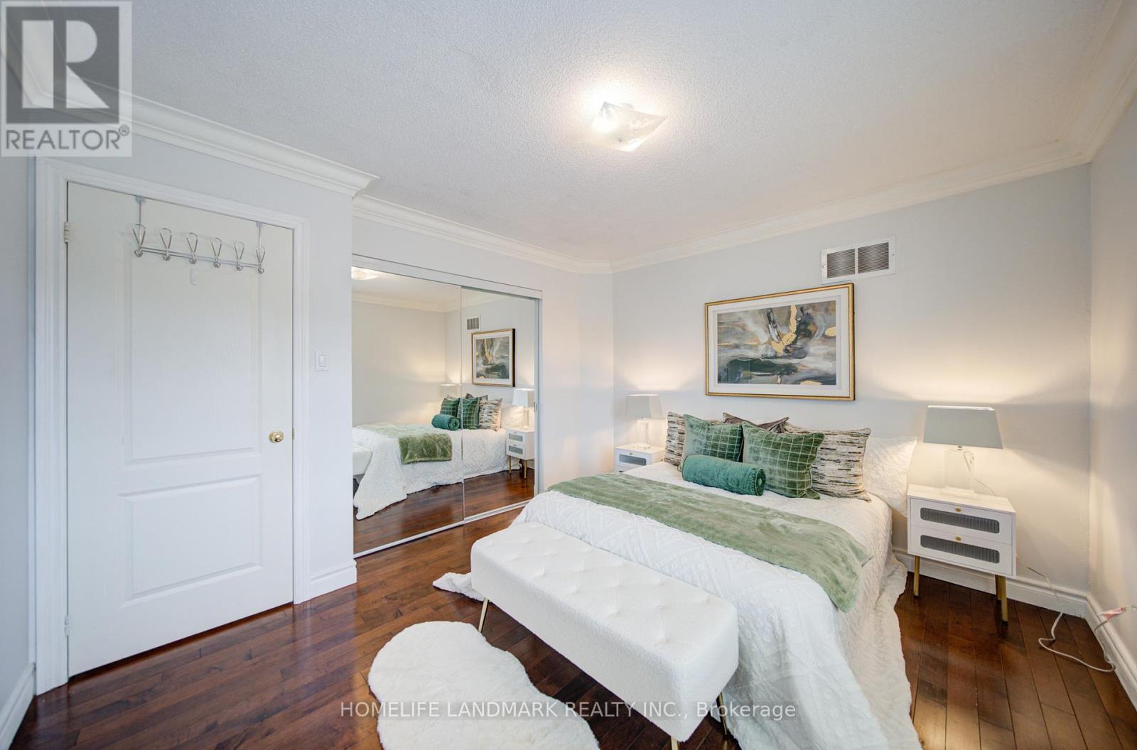 5041 Dryden Avenue, Burlington, ON - Indoor Photo Showing Bedroom