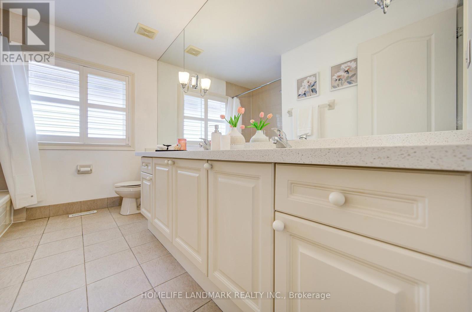 5041 Dryden Avenue, Burlington, ON - Indoor Photo Showing Bathroom