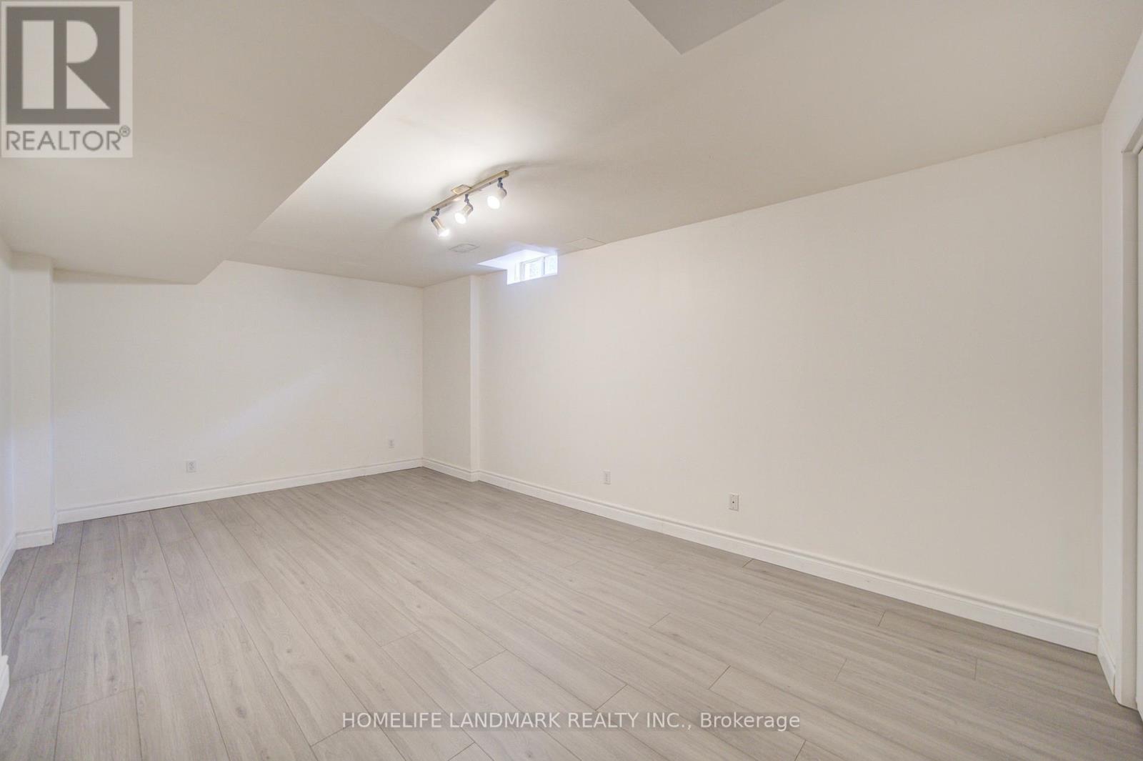 5041 Dryden Avenue, Burlington, ON - Indoor Photo Showing Other Room