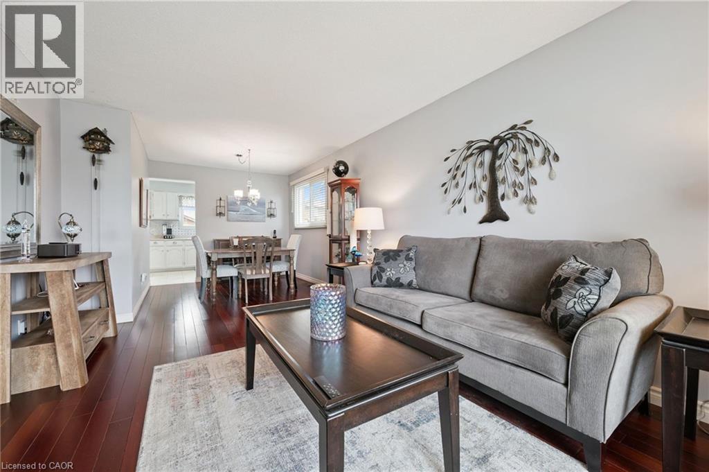 52 Tuerr Drive, Kitchener, ON - Indoor Photo Showing Living Room