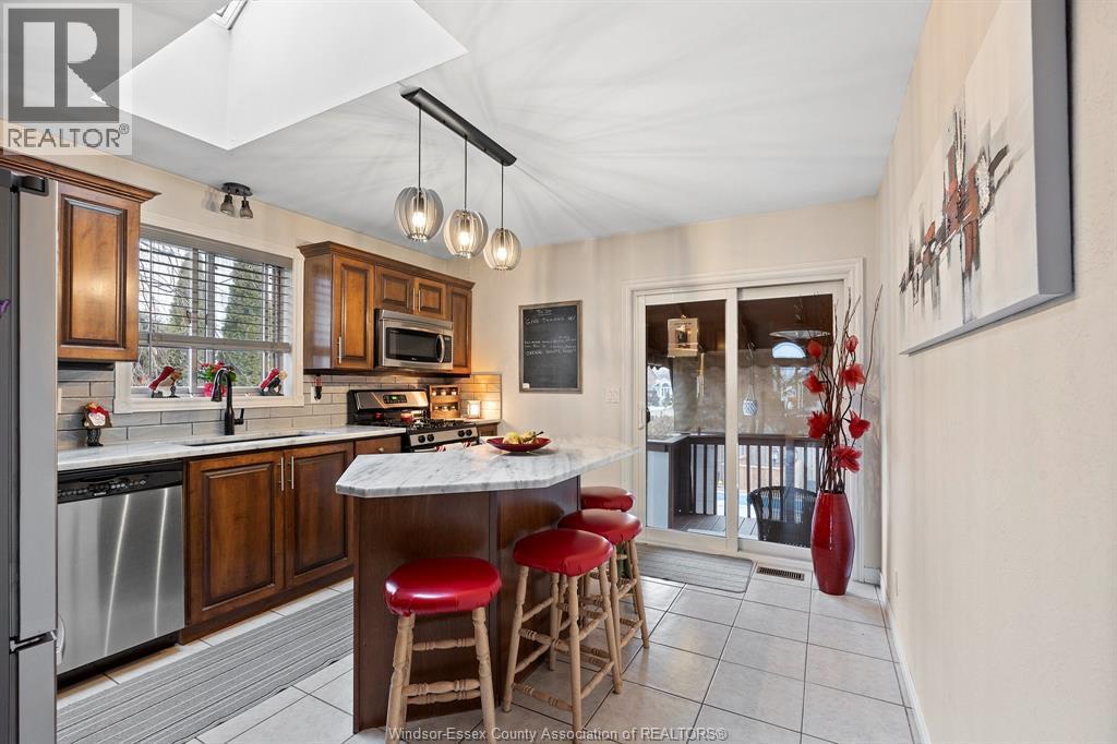 12123 Cranbrook, Tecumseh, ON - Indoor Photo Showing Kitchen