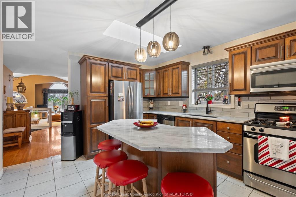 12123 Cranbrook, Tecumseh, ON - Indoor Photo Showing Kitchen