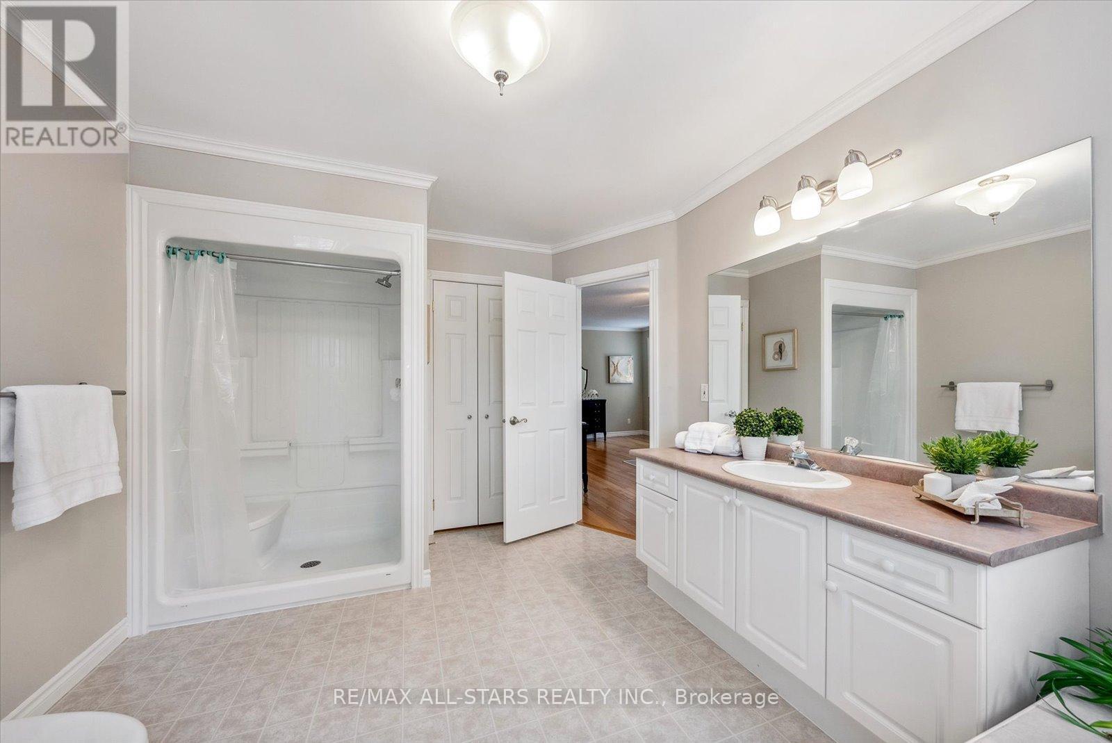 29 Robert Boulevard, Springwater, ON - Indoor Photo Showing Bathroom