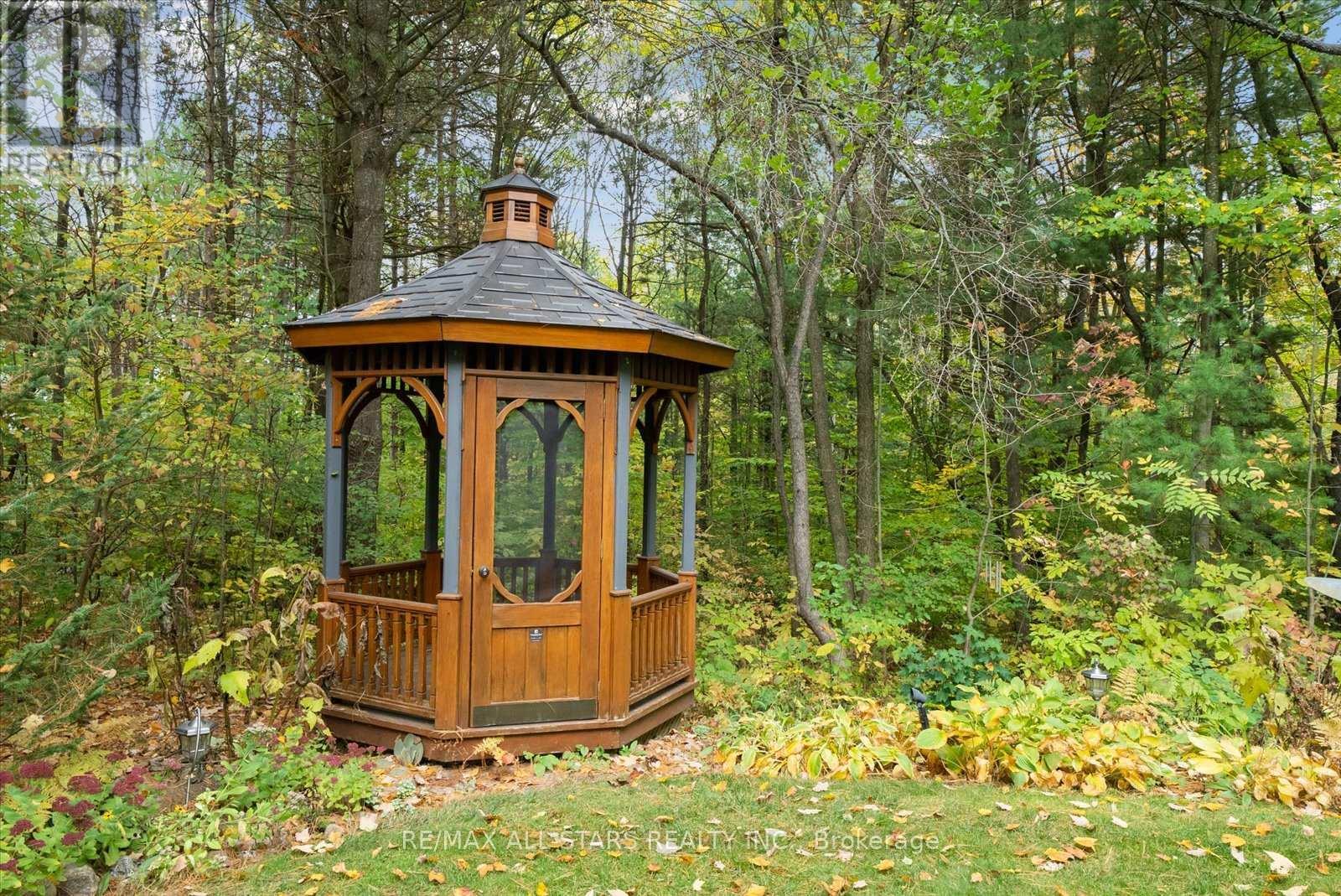 29 Robert Boulevard, Springwater, ON - Outdoor With Backyard