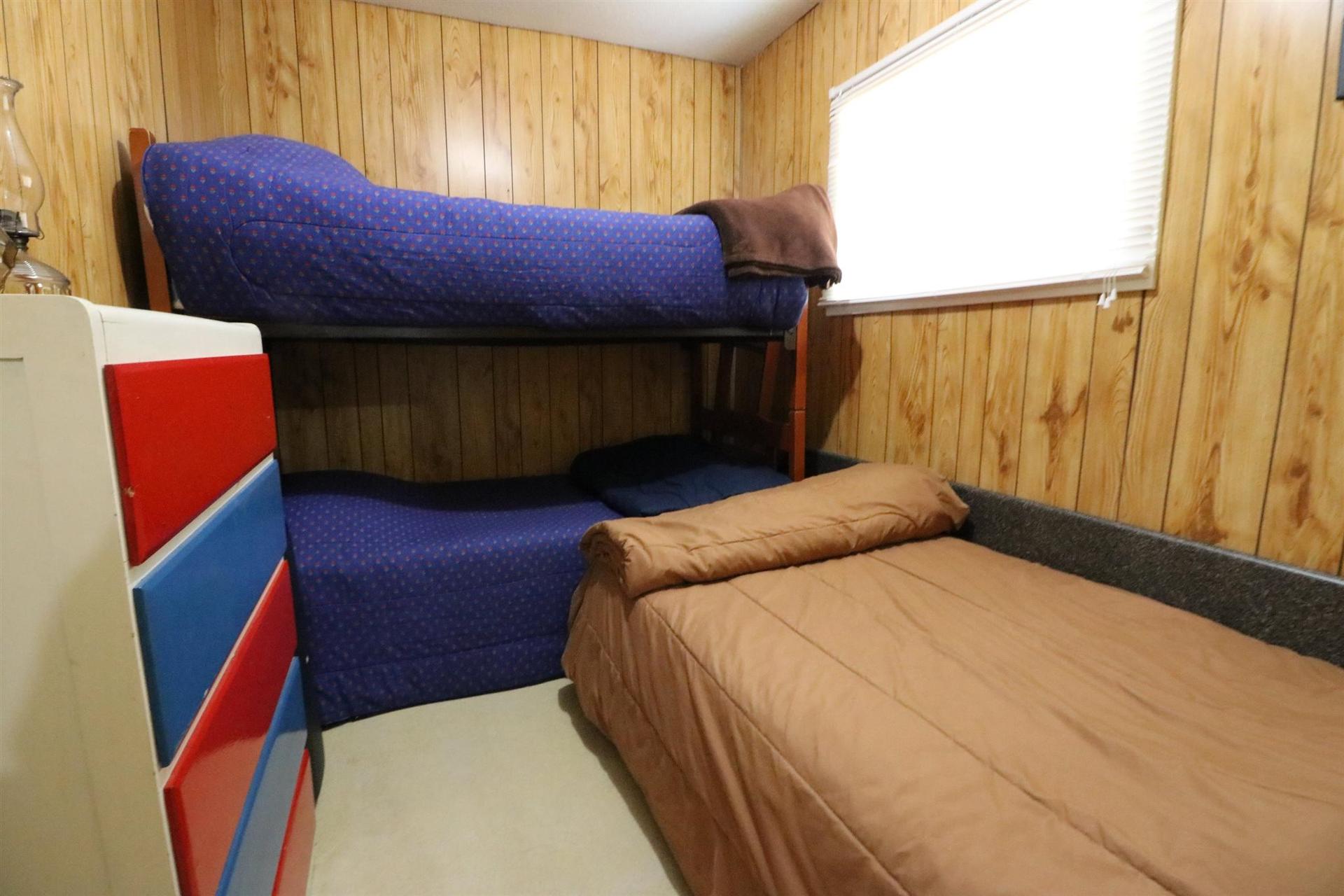 Cl4111 Winnipeg River, Kenora, ON - Indoor Photo Showing Bedroom