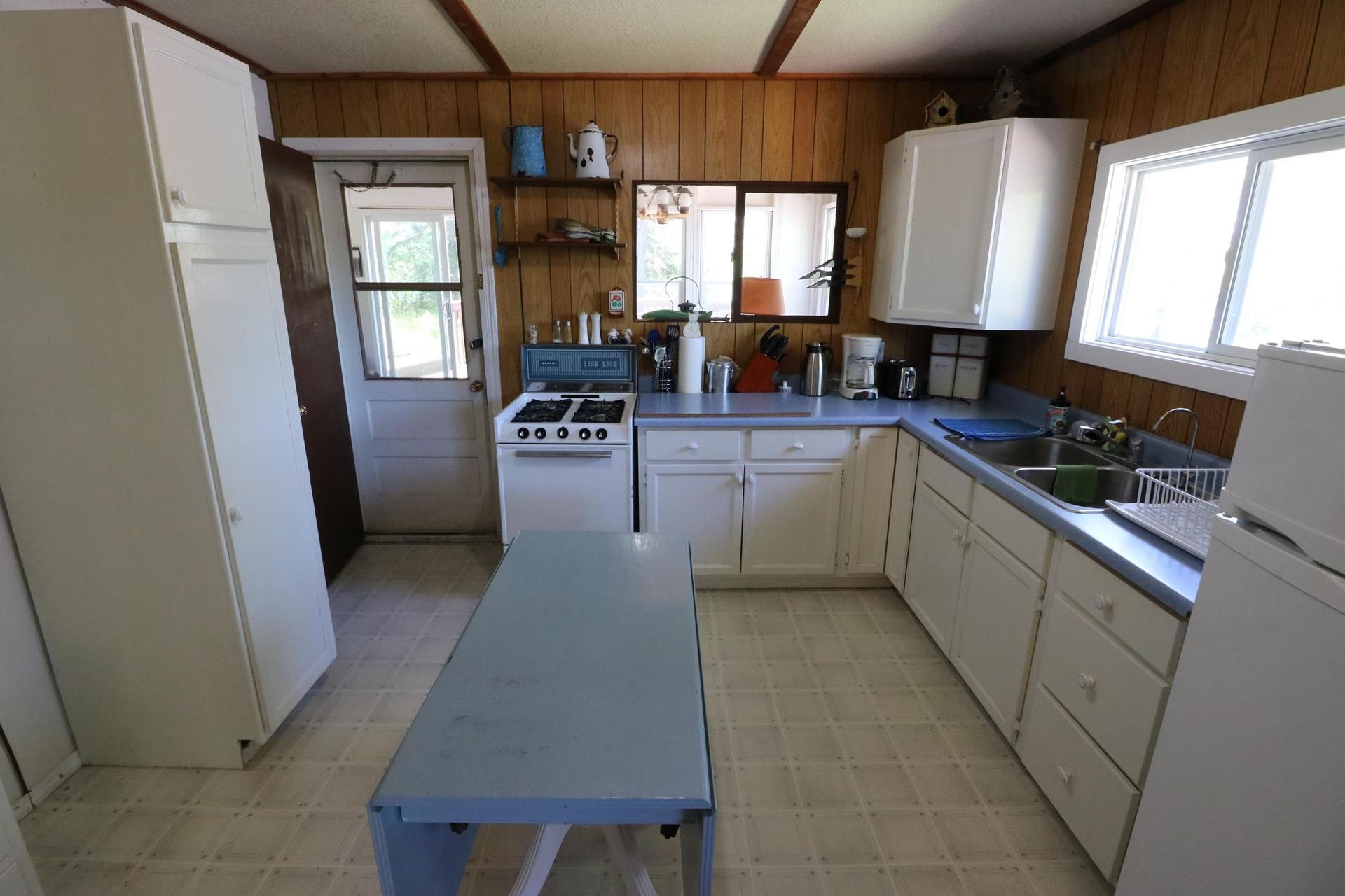 Cl4111 Winnipeg River, Kenora, ON - Indoor Photo Showing Kitchen With Double Sink