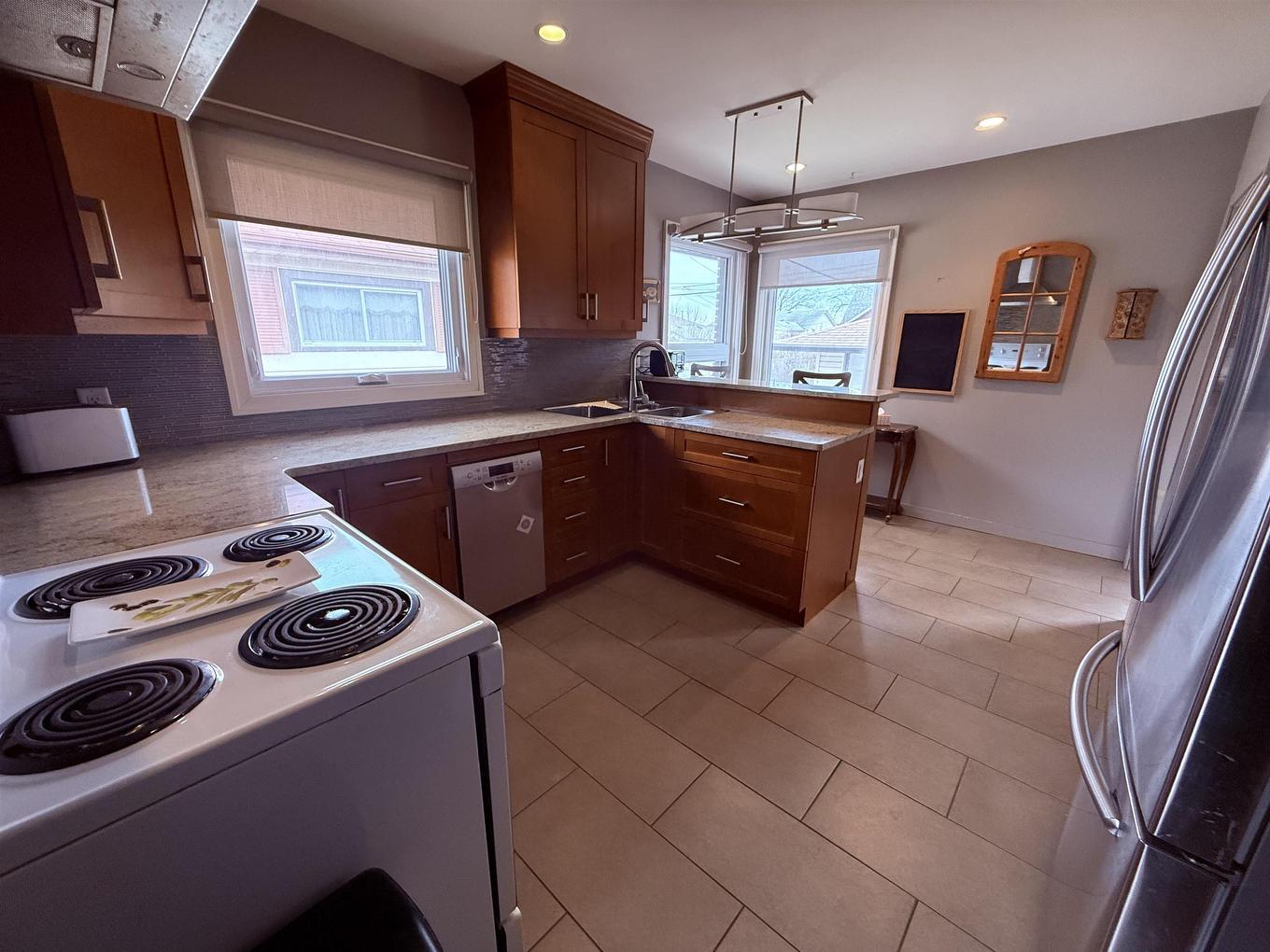 2214 Arthur St E, Thunder Bay, ON