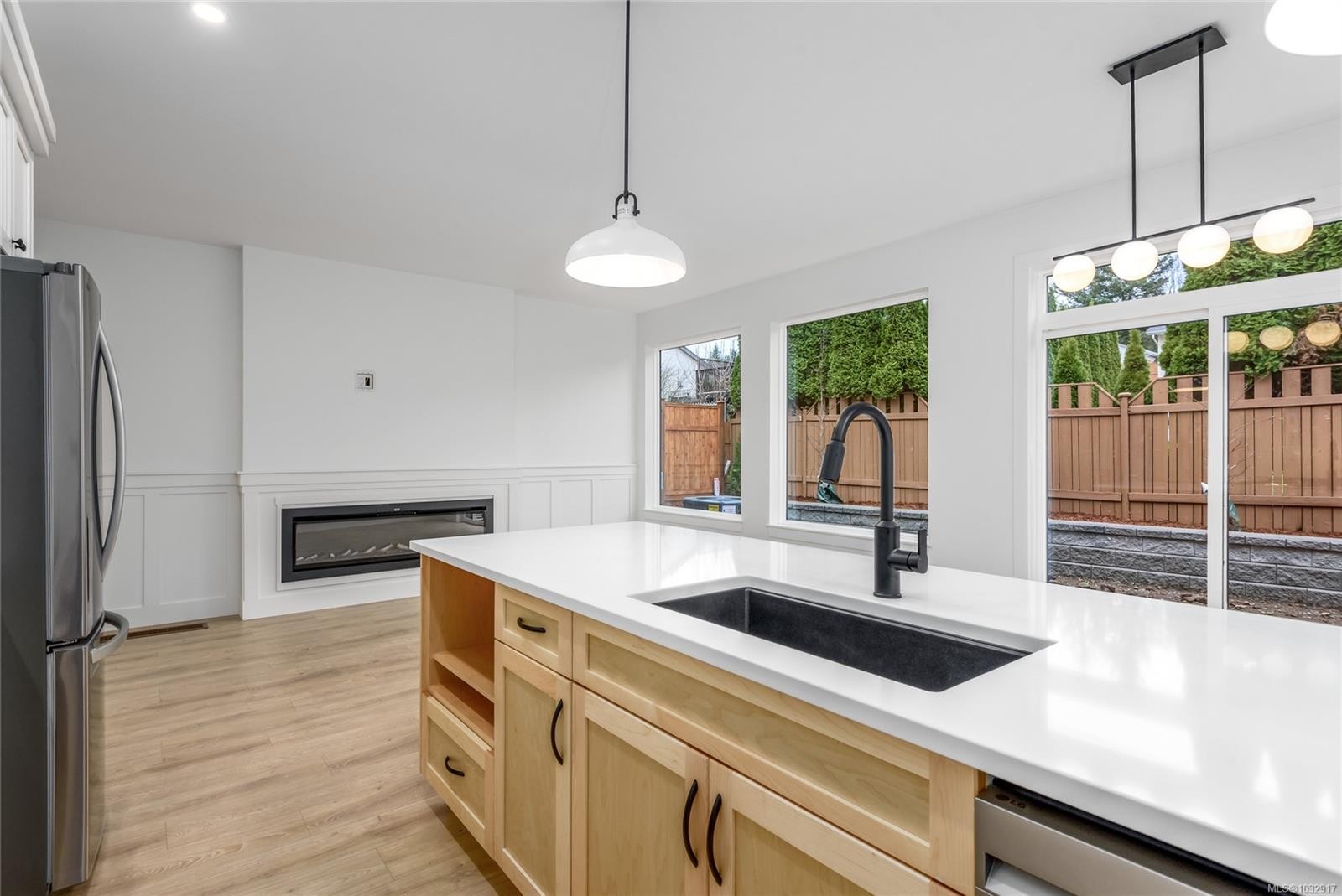 A-1044 Lazo Rd, Comox, BC - Indoor Photo Showing Kitchen