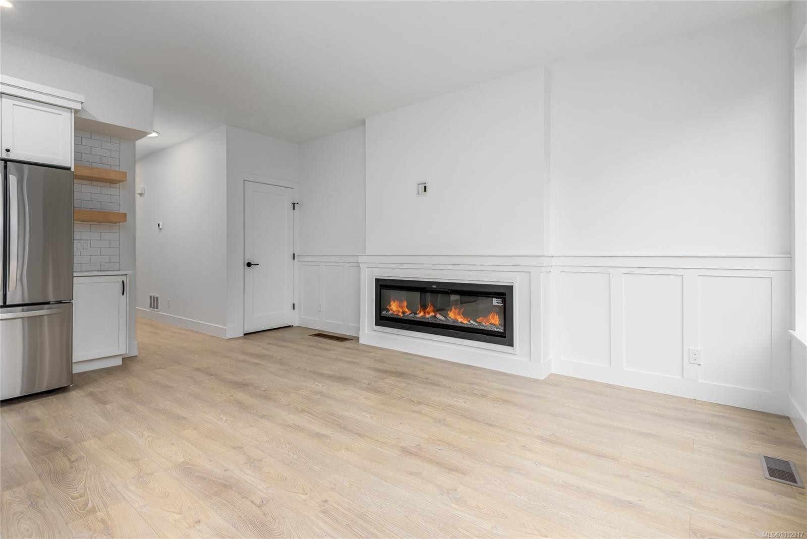 A-1044 Lazo Rd, Comox, BC - Indoor With Fireplace