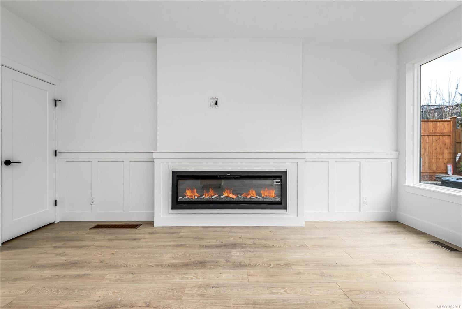 A-1044 Lazo Rd, Comox, BC - Indoor With Fireplace