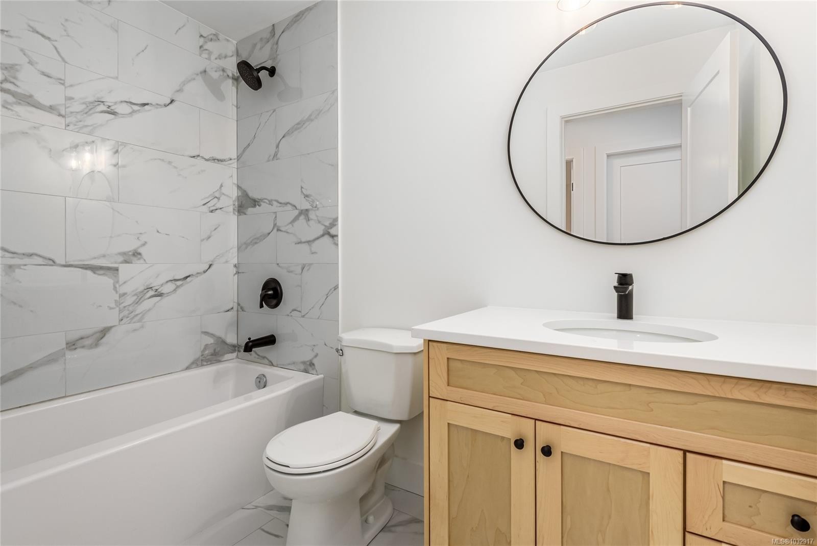 A-1044 Lazo Rd, Comox, BC - Indoor Photo Showing Bathroom