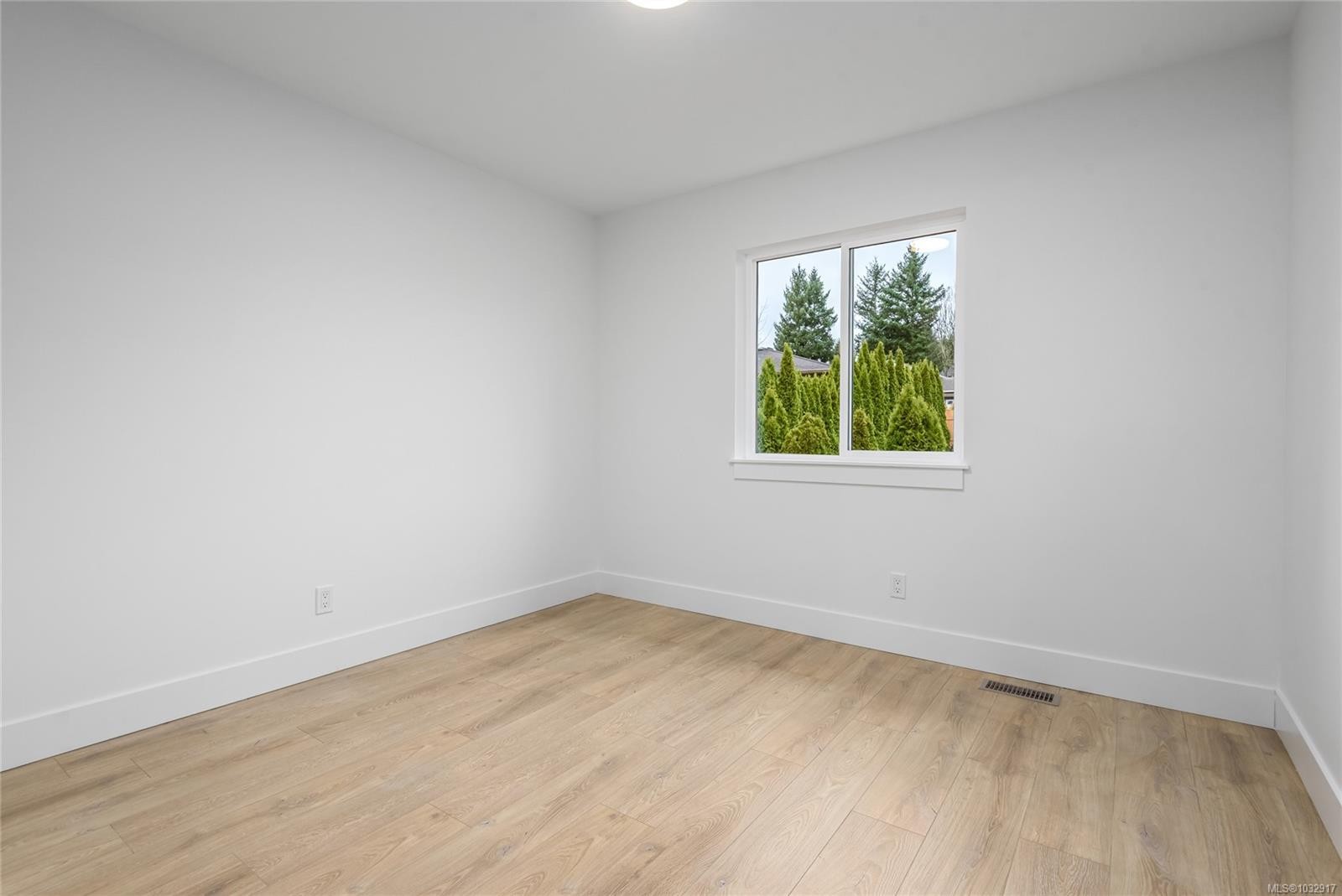 A-1044 Lazo Rd, Comox, BC - Indoor Photo Showing Other Room