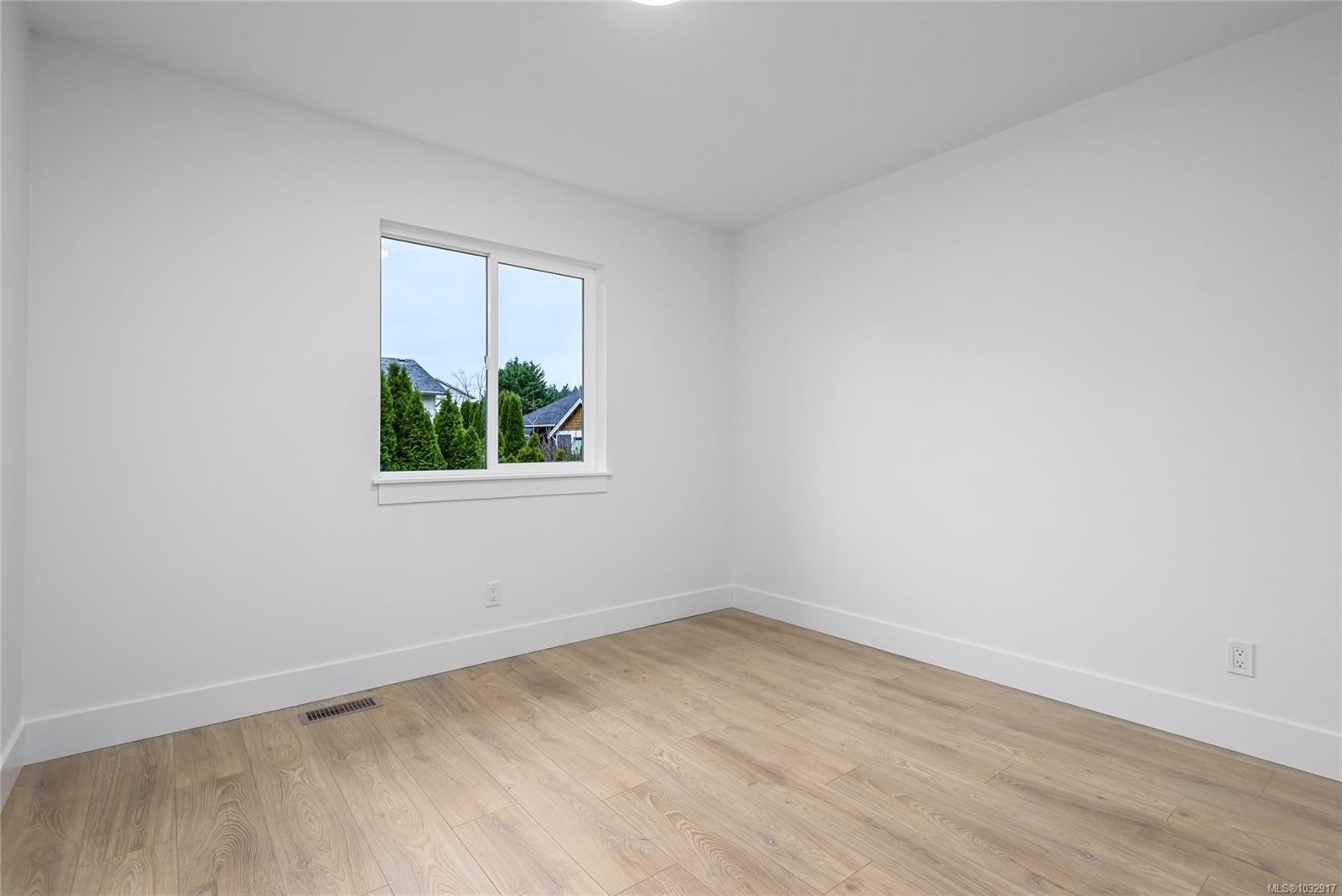 A-1044 Lazo Rd, Comox, BC - Indoor Photo Showing Other Room