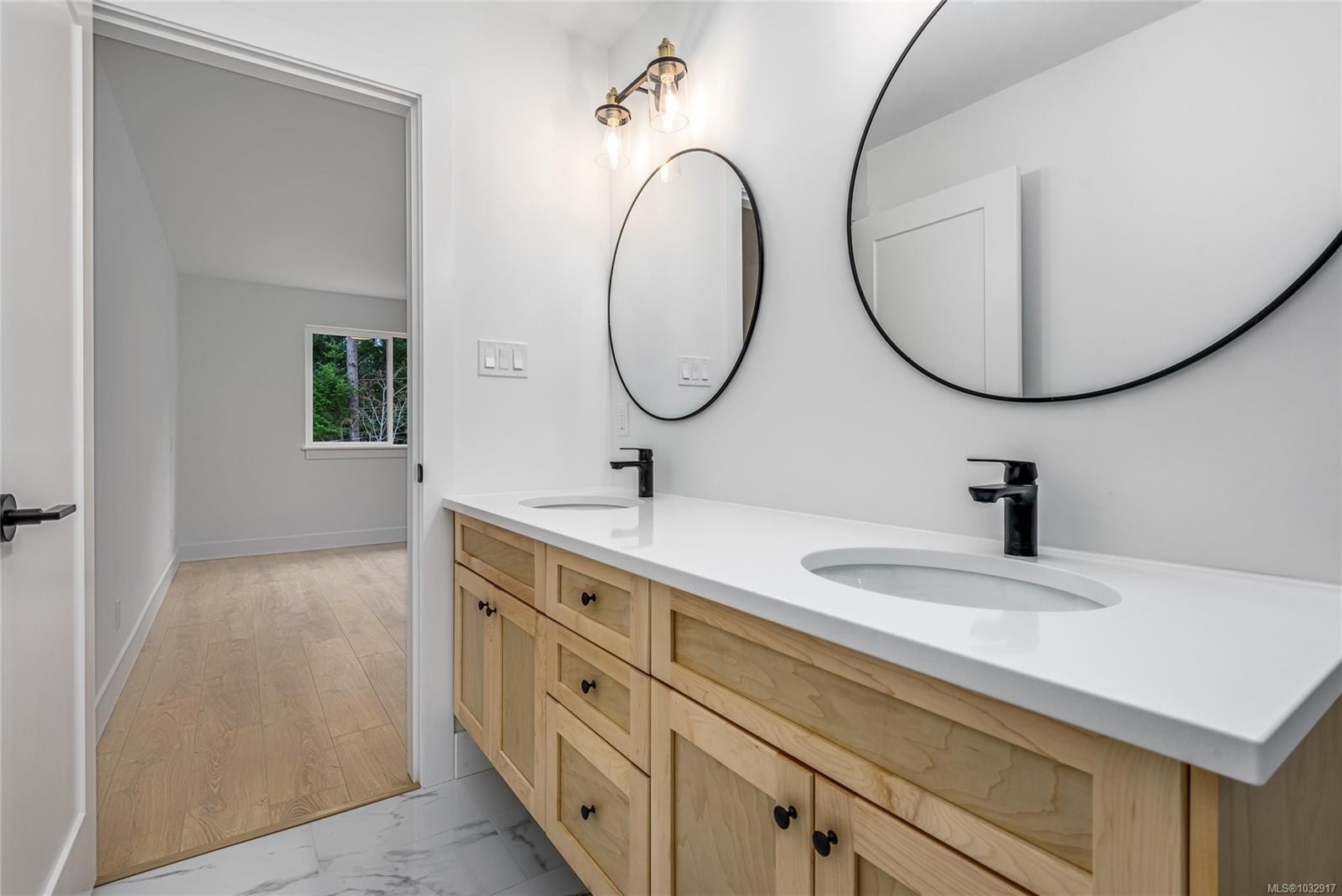 A-1044 Lazo Rd, Comox, BC - Indoor Photo Showing Bathroom