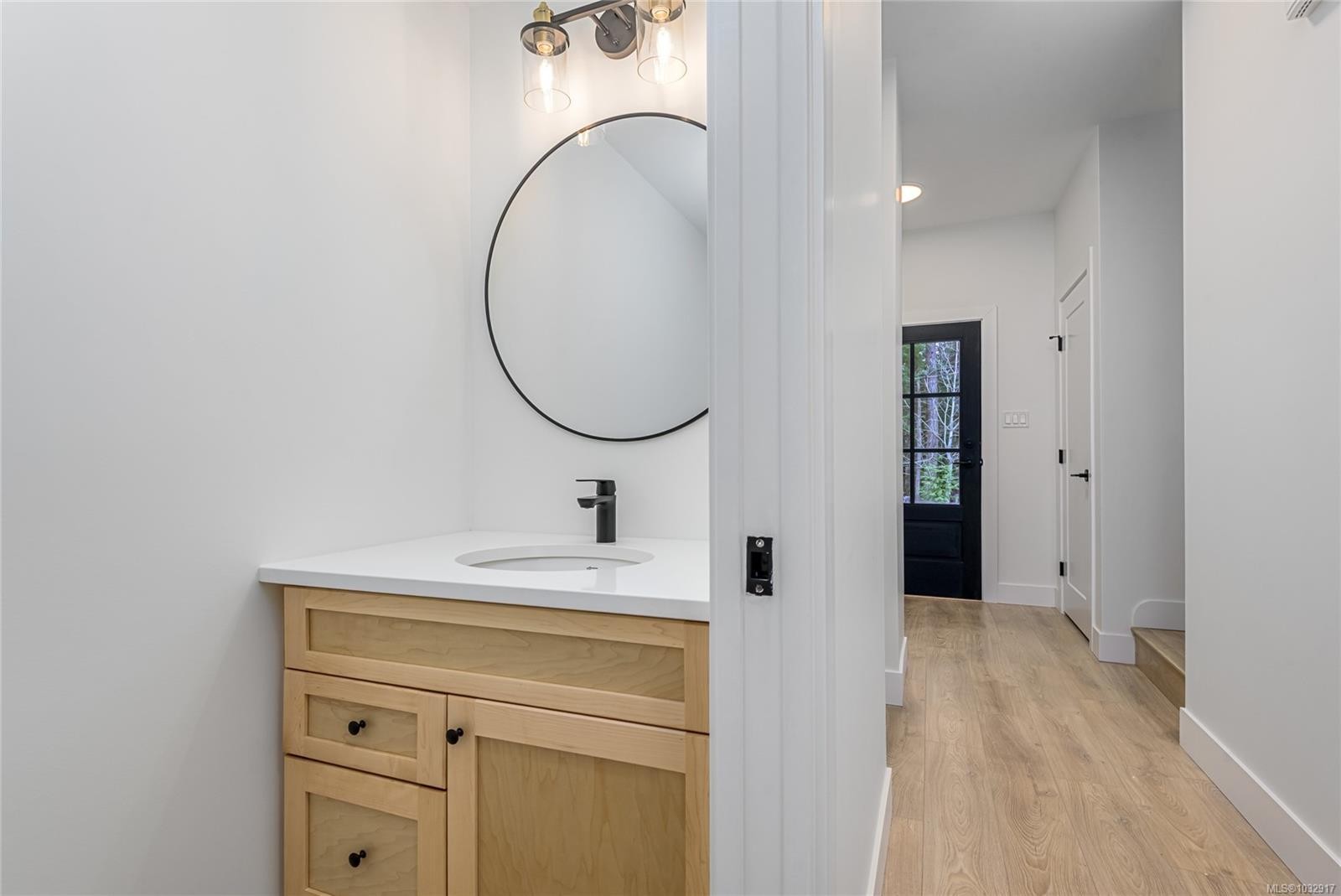 A-1044 Lazo Rd, Comox, BC - Indoor Photo Showing Bathroom