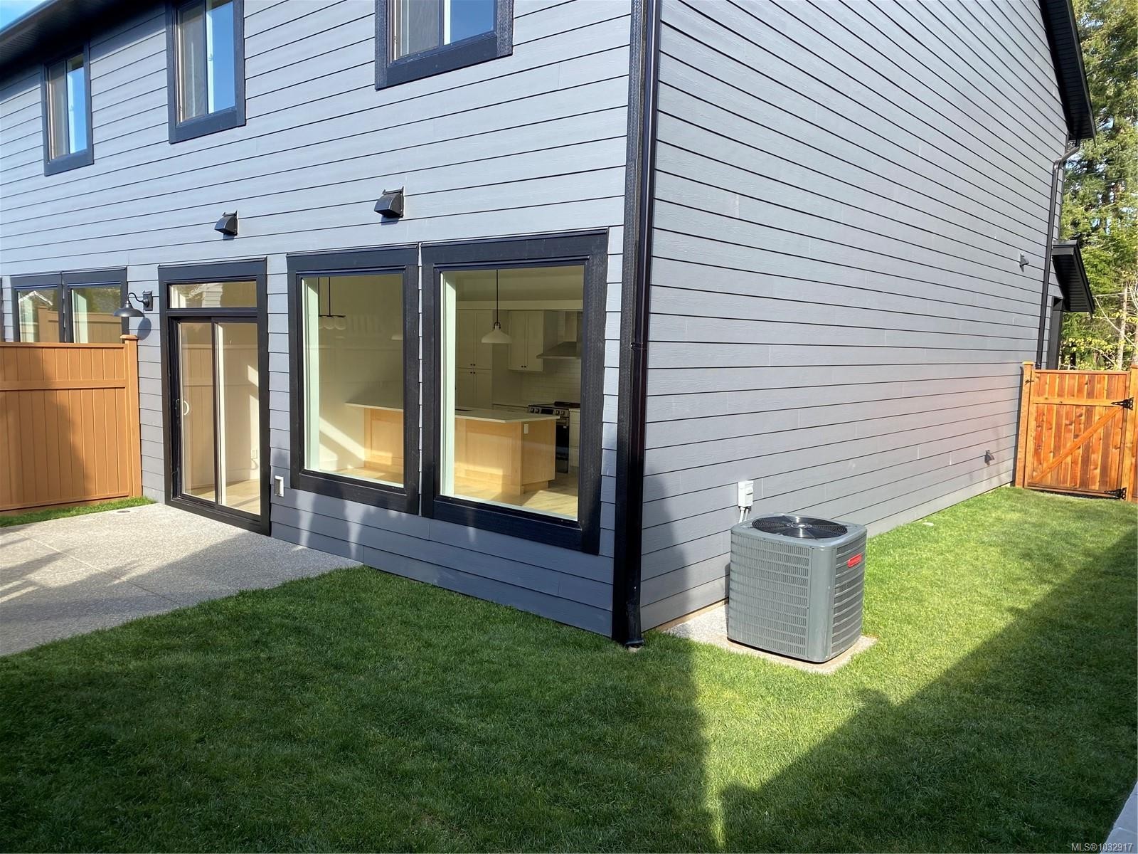 A-1044 Lazo Rd, Comox, BC - Outdoor With Exterior