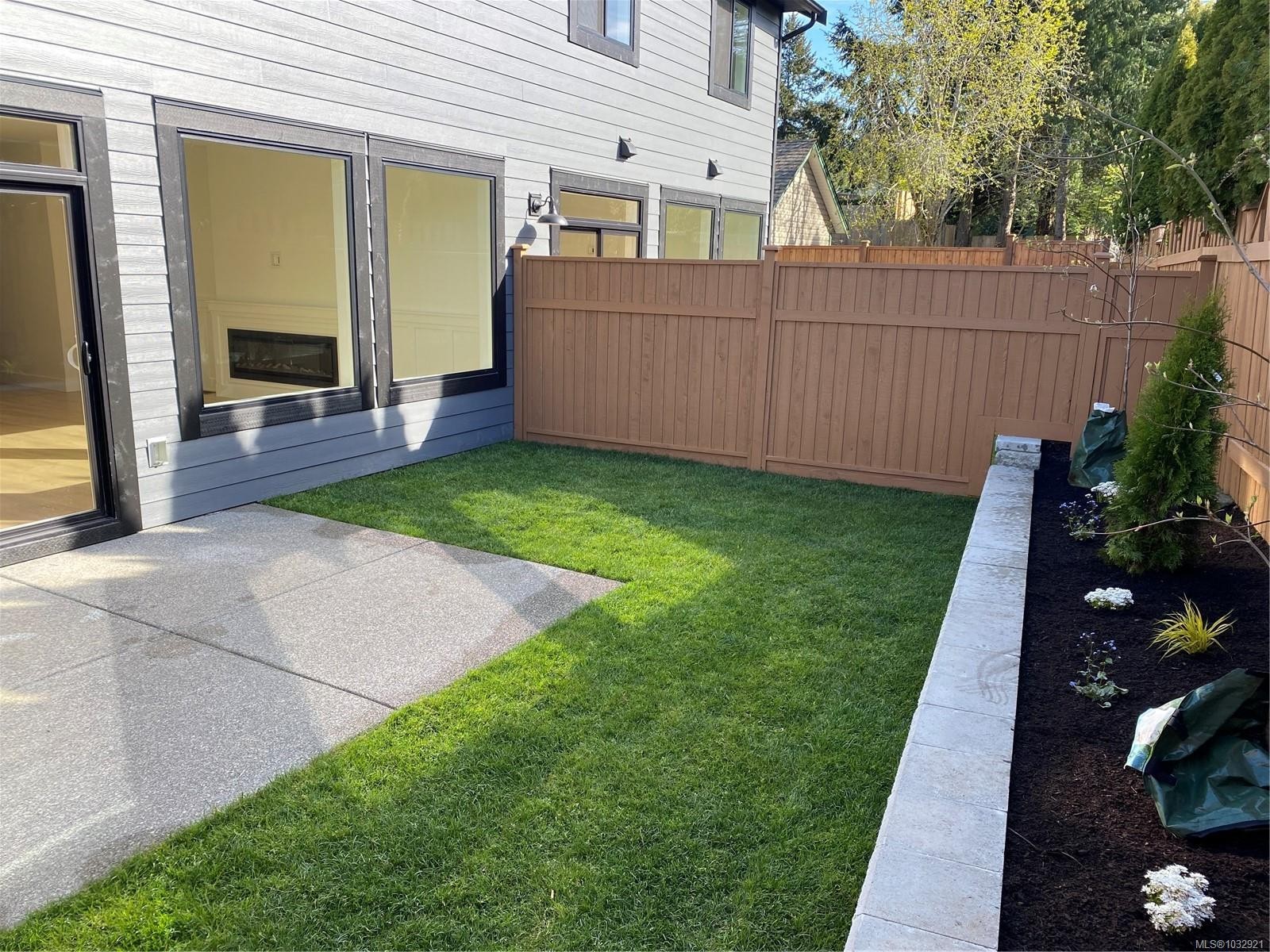 B-1044 Lazo Rd, Comox, BC - Outdoor