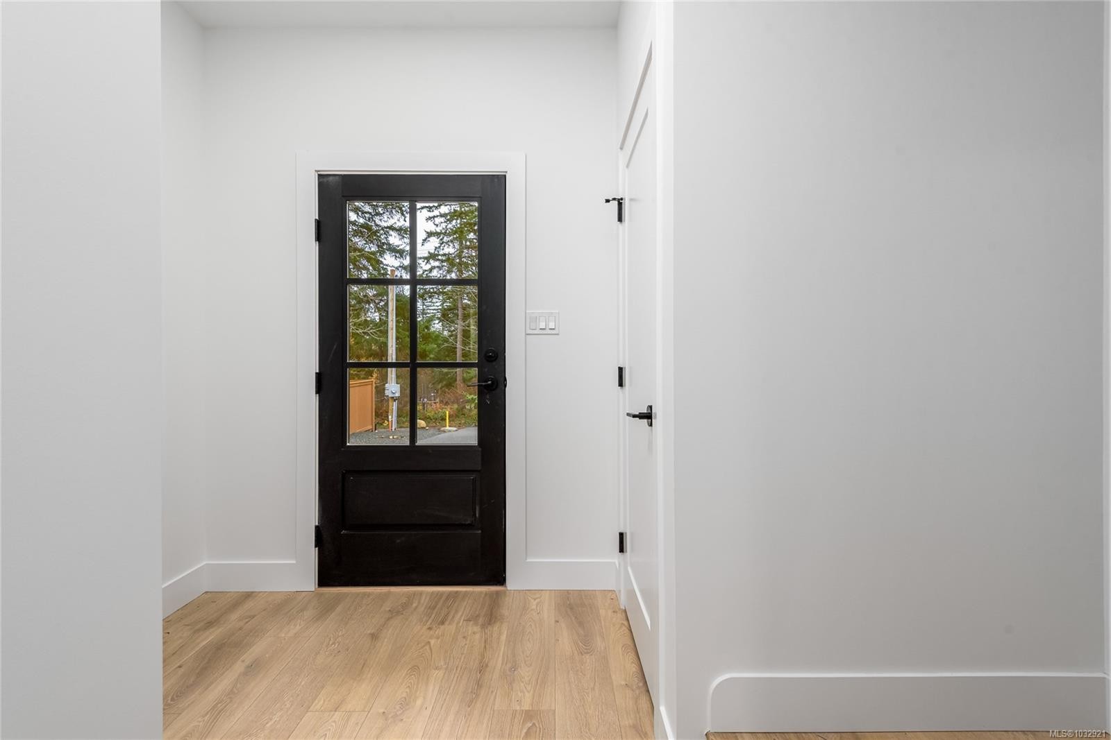 B-1044 Lazo Rd, Comox, BC - Indoor Photo Showing Other Room