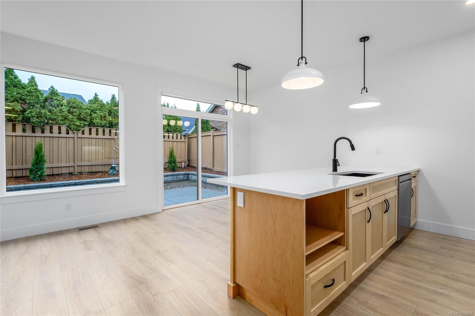 B-1044 Lazo Rd, Comox, BC - Indoor Photo Showing Kitchen