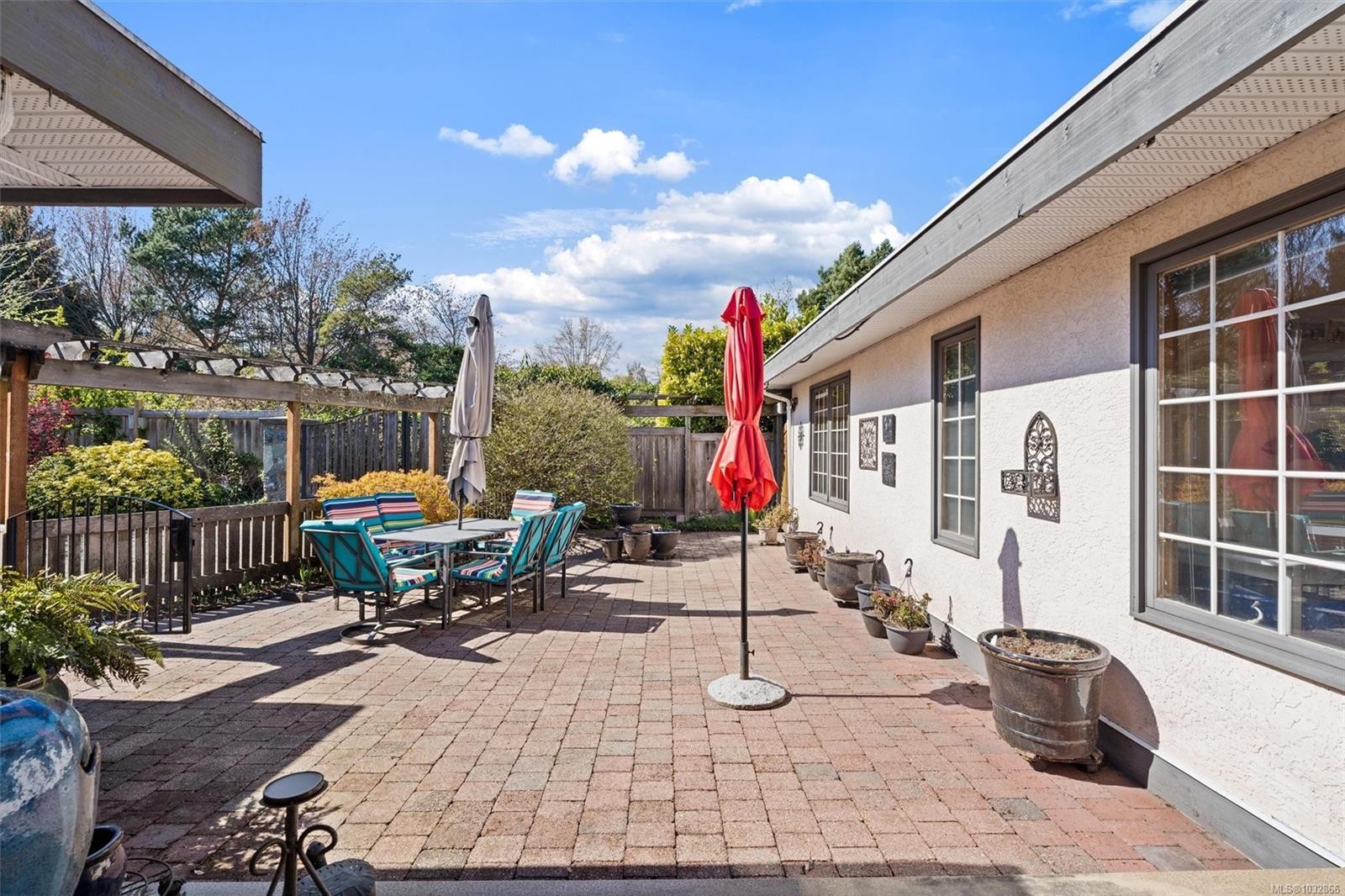 2425 Camelot Rd, Saanich, BC