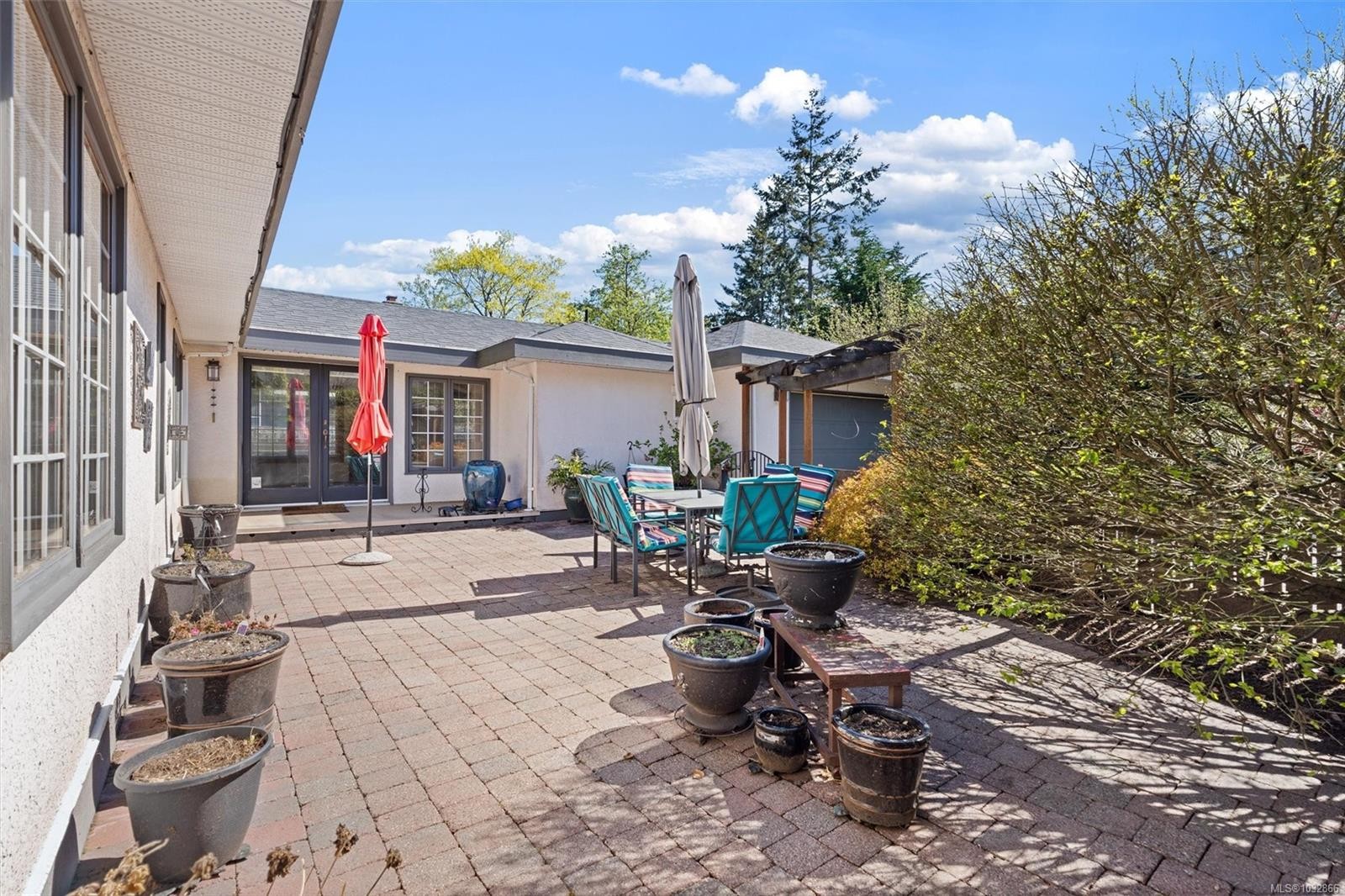 2425 Camelot Rd, Saanich, BC