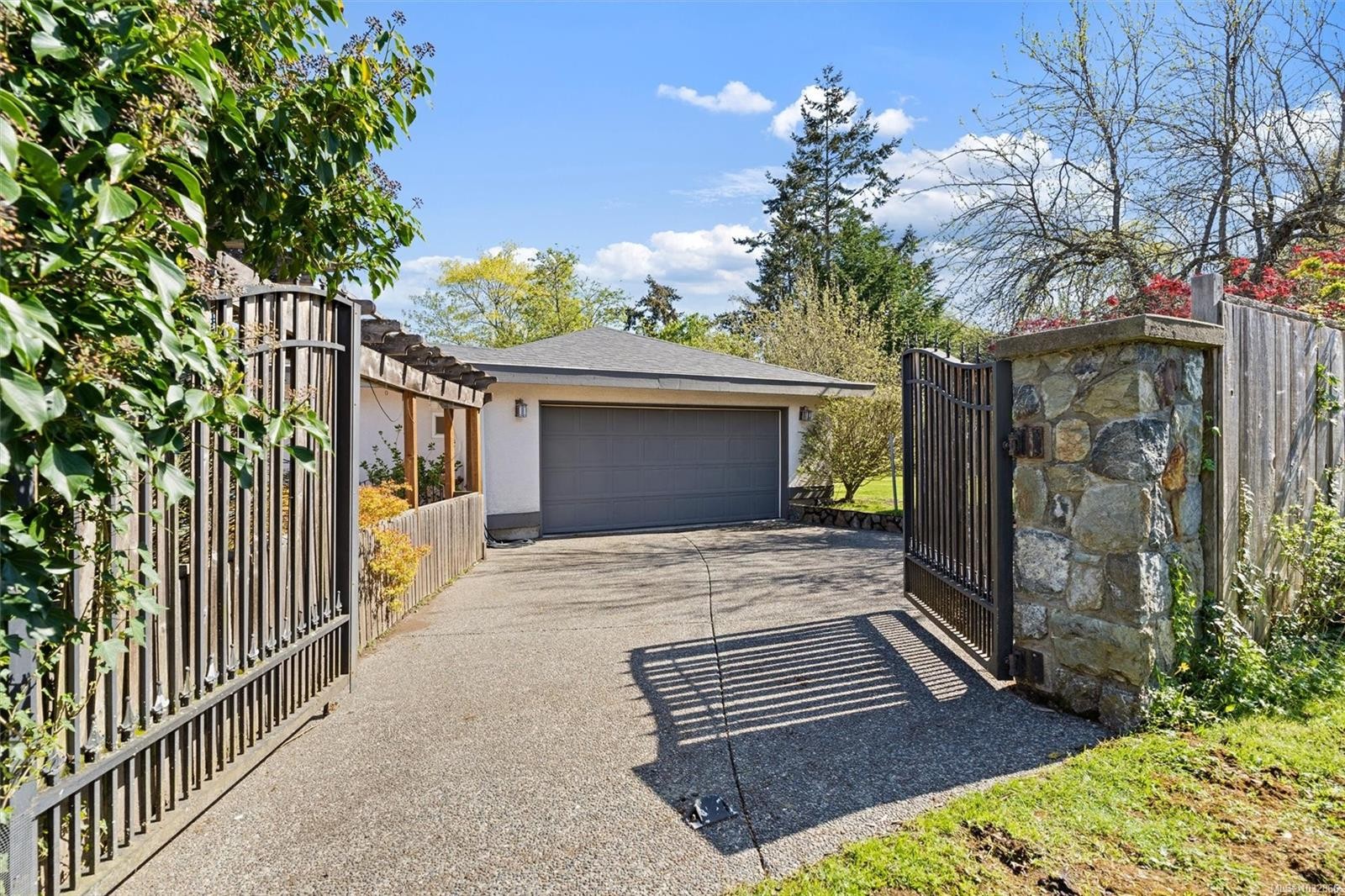 2425 Camelot Rd, Saanich, BC