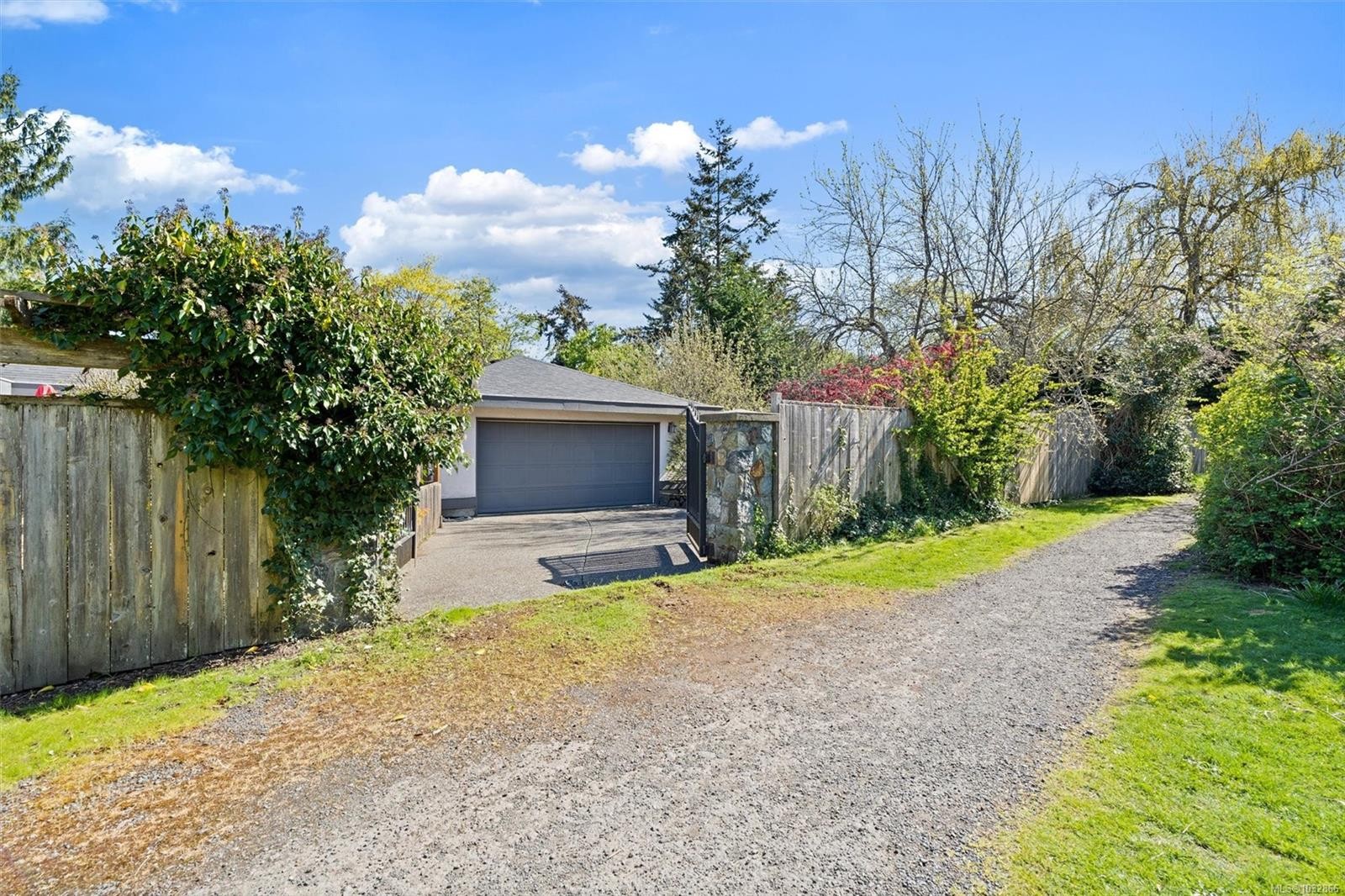 2425 Camelot Rd, Saanich, BC