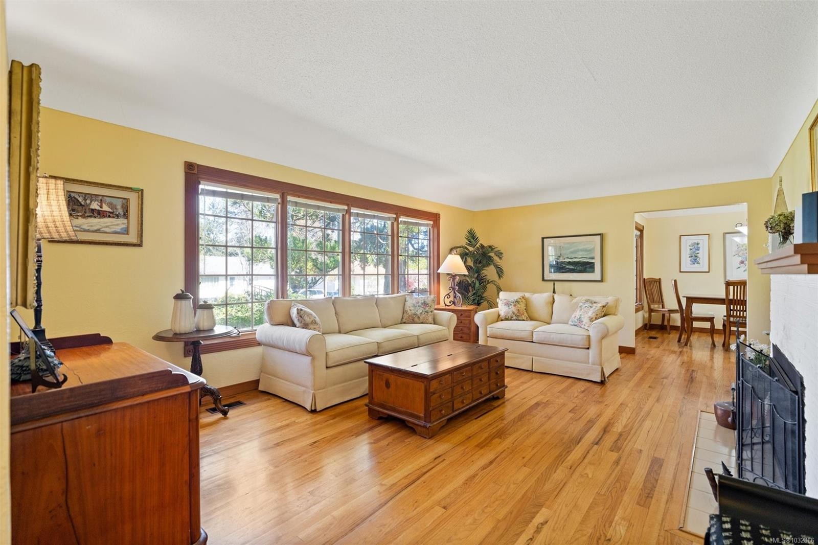 2425 Camelot Rd, Saanich, BC