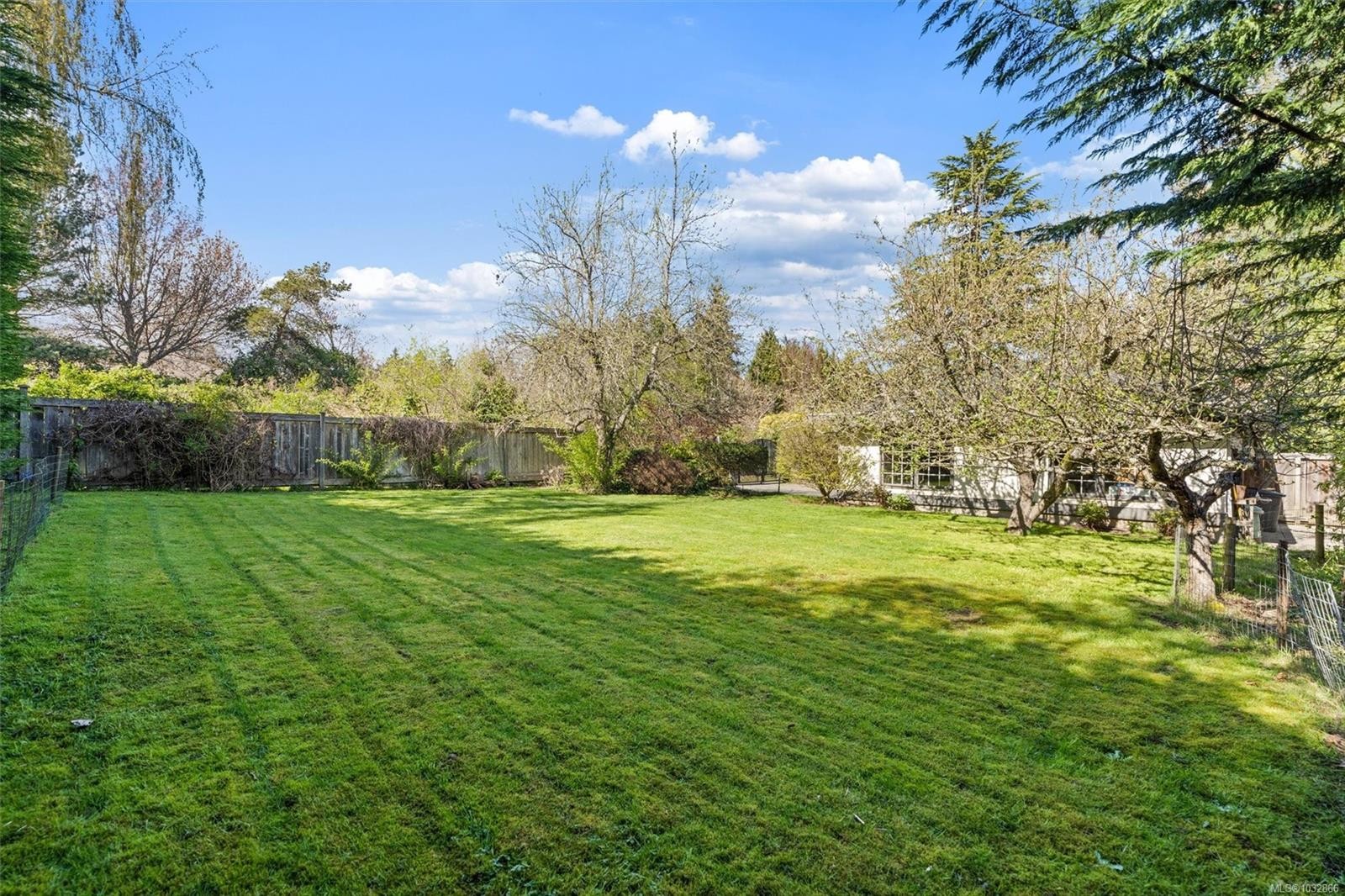 2425 Camelot Rd, Saanich, BC