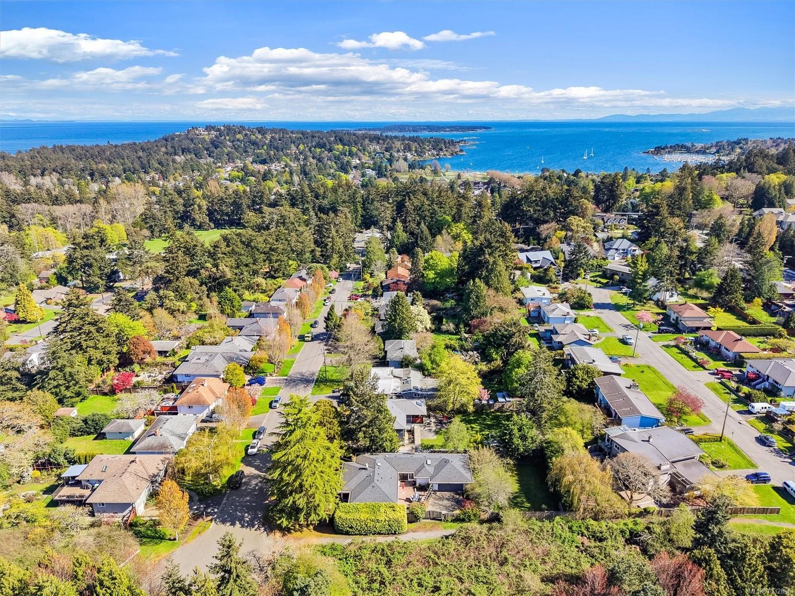 2425 Camelot Rd, Saanich, BC