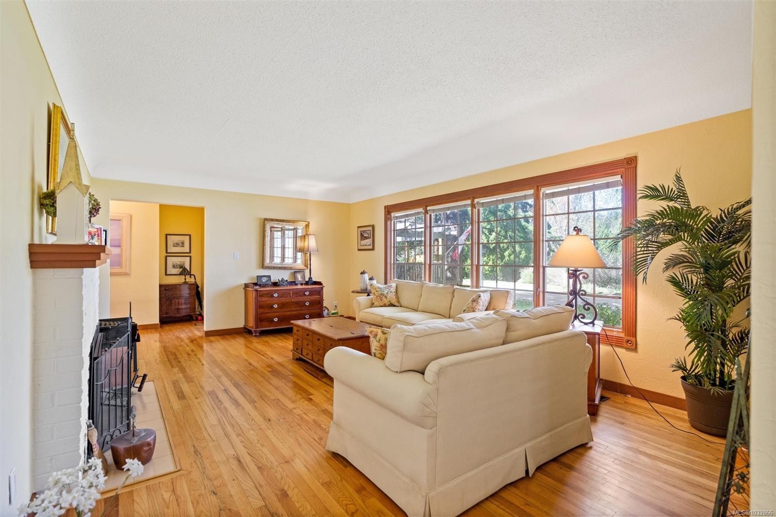 2425 Camelot Rd, Saanich, BC