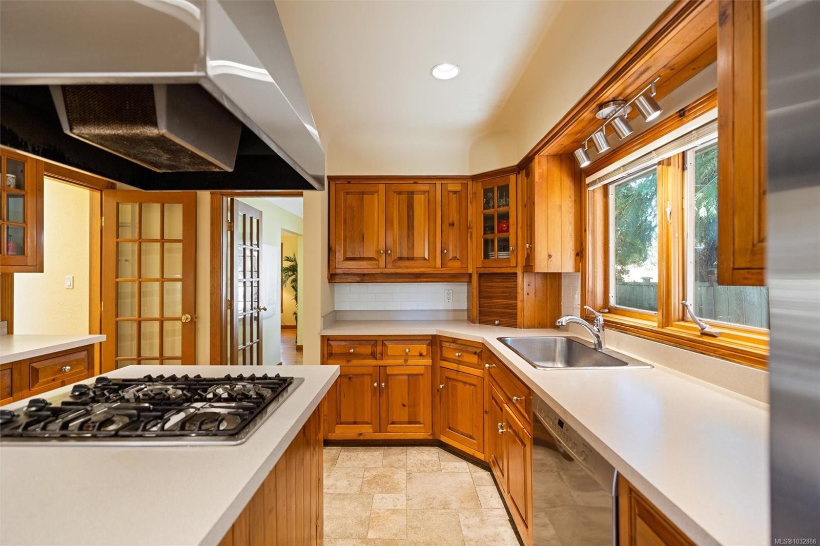 2425 Camelot Rd, Saanich, BC