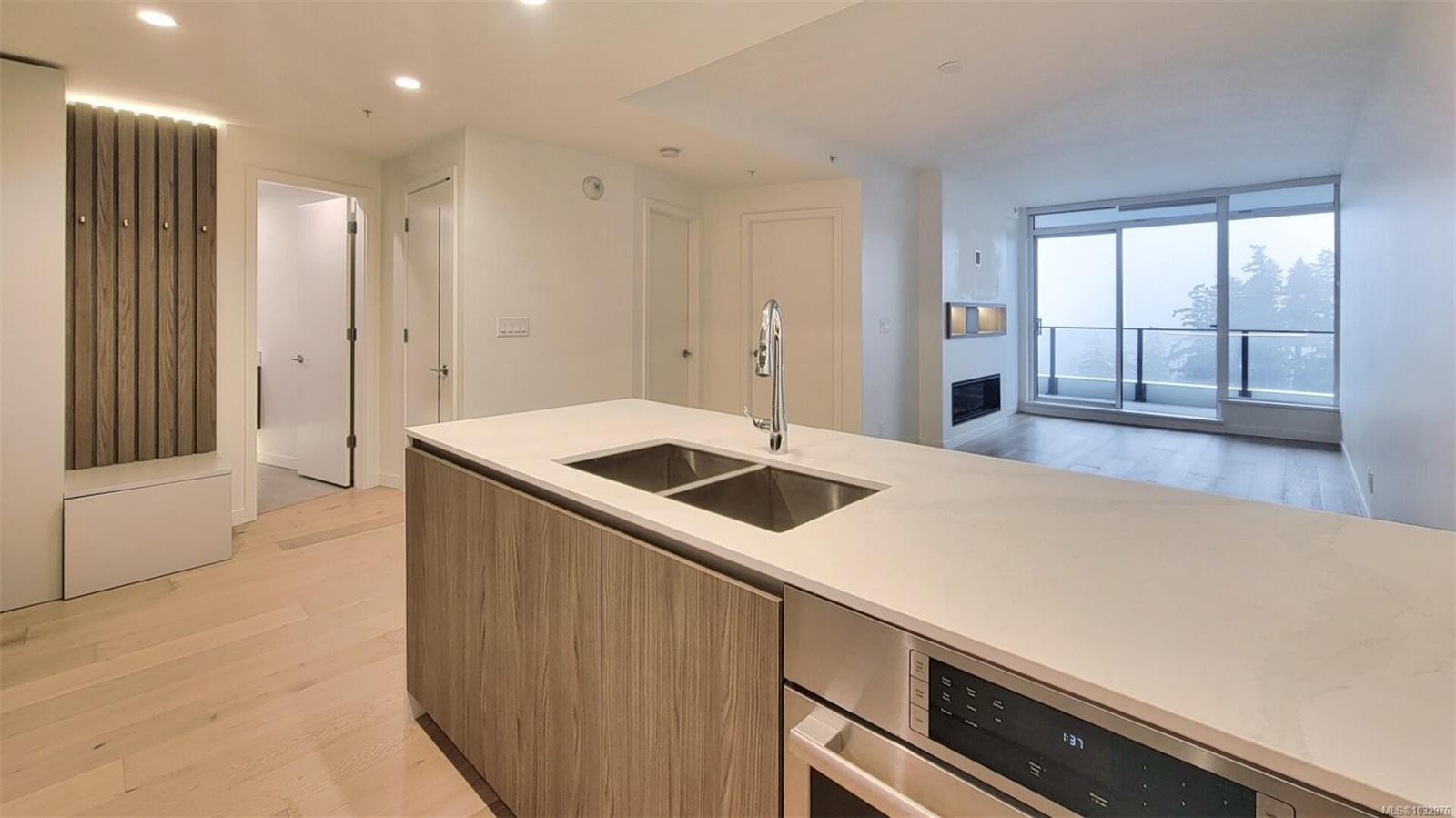 808-2000 Hannington Rd, Langford, BC - Indoor Photo Showing Kitchen With Double Sink