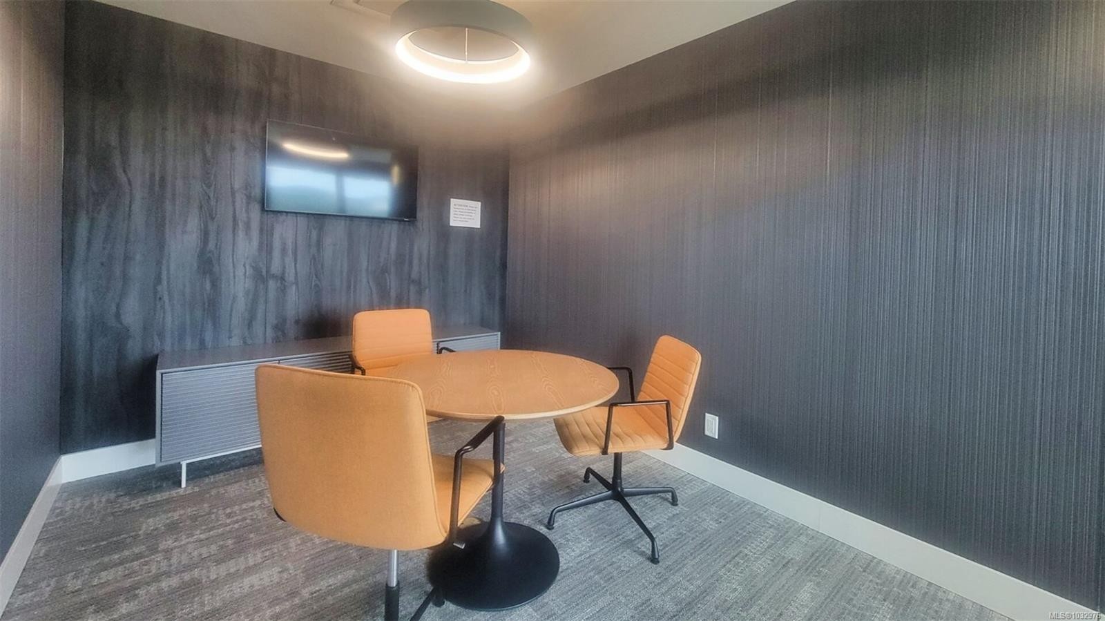 808-2000 Hannington Rd, Langford, BC - Indoor