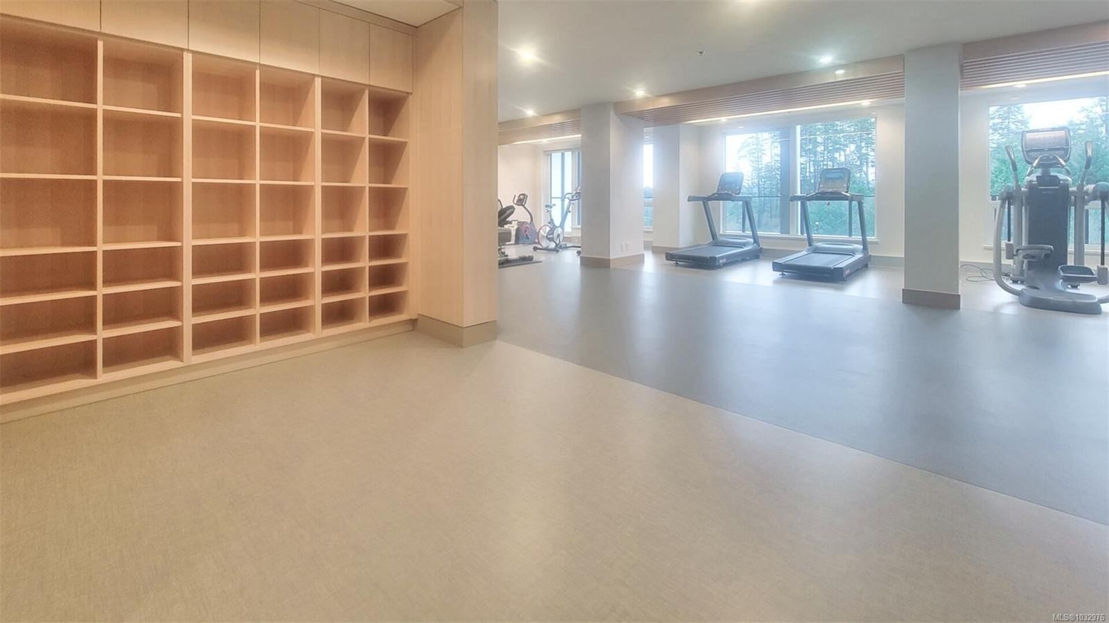808-2000 Hannington Rd, Langford, BC - Indoor