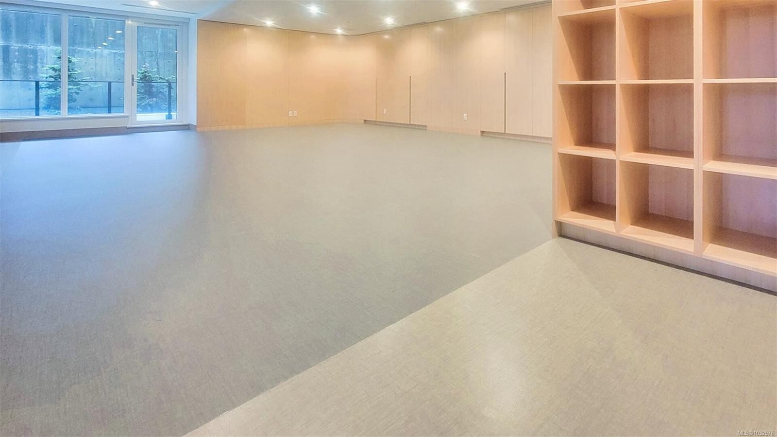808-2000 Hannington Rd, Langford, BC - Indoor Photo Showing Other Room