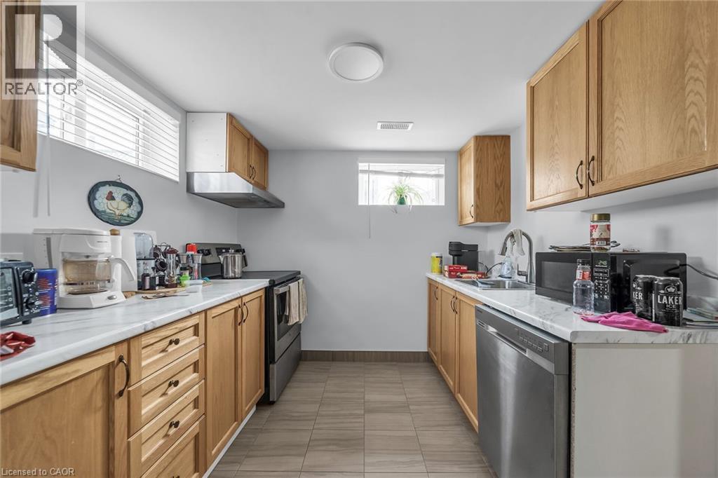 8 Shynal Avenue, Hamilton, ON - Indoor Photo Showing Kitchen