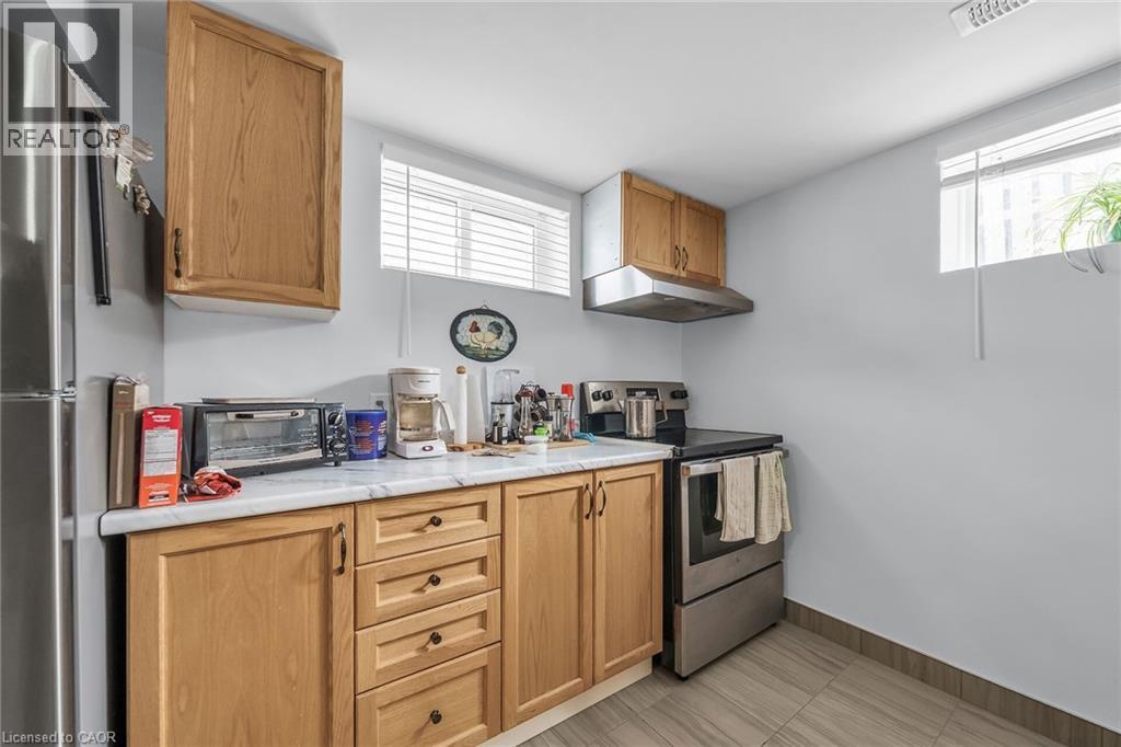 8 Shynal Avenue, Hamilton, ON - Indoor Photo Showing Kitchen