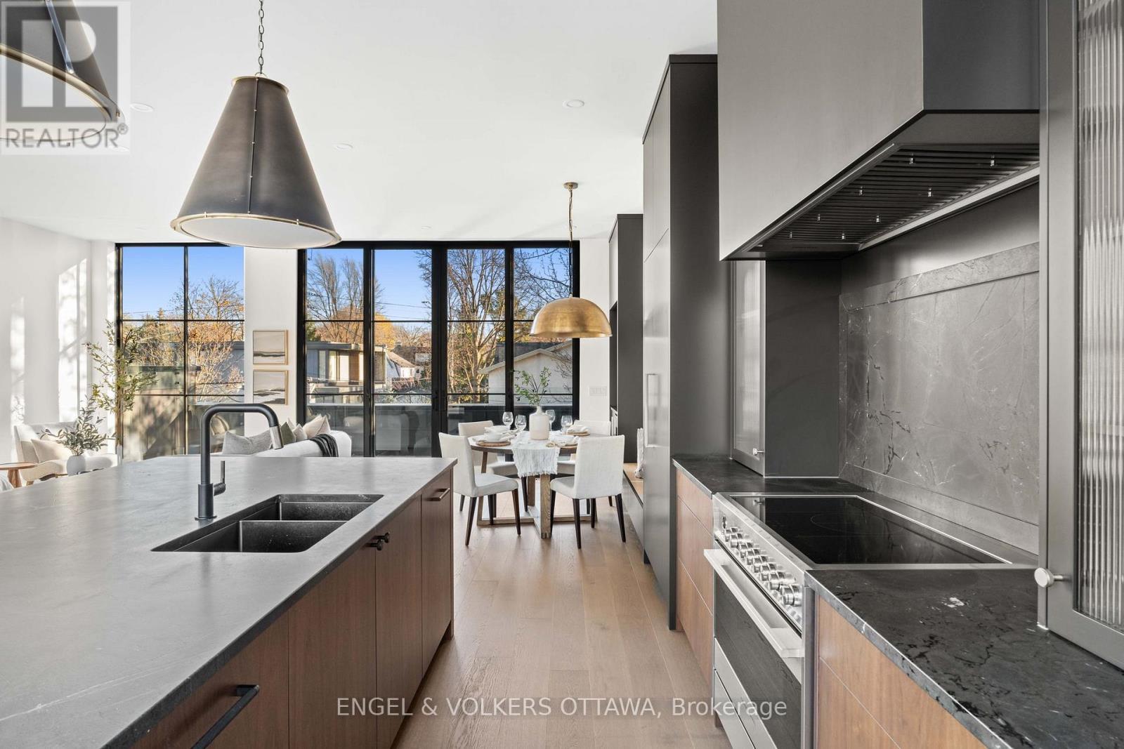 246 Byron Avenue, Ottawa, ON - Indoor Photo Showing Kitchen With Double Sink With Upgraded Kitchen