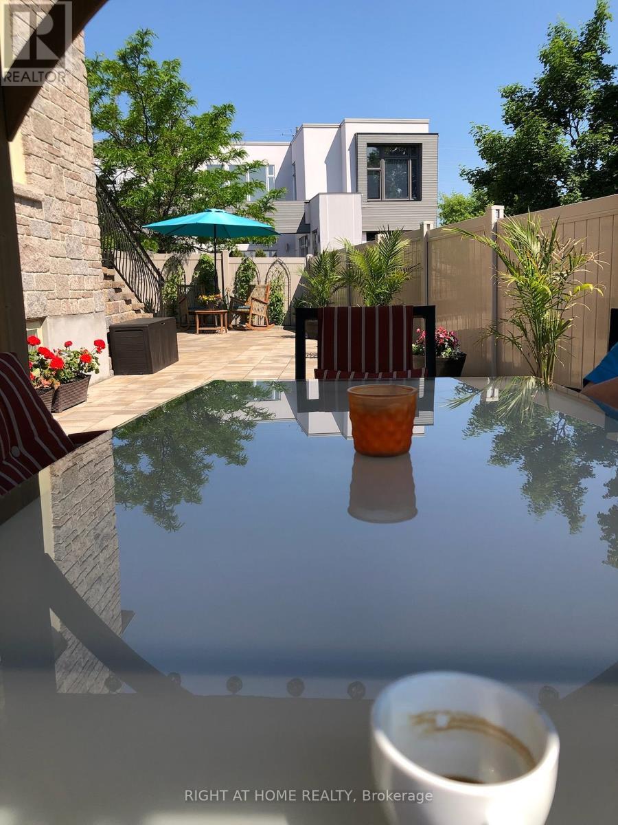 131 Issam Private, Ottawa, ON - Outdoor