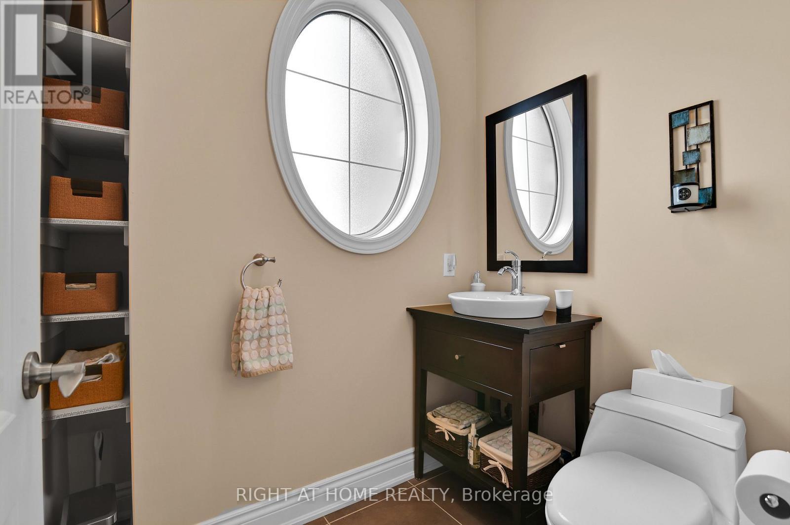 131 Issam Private, Ottawa, ON - Indoor Photo Showing Bathroom