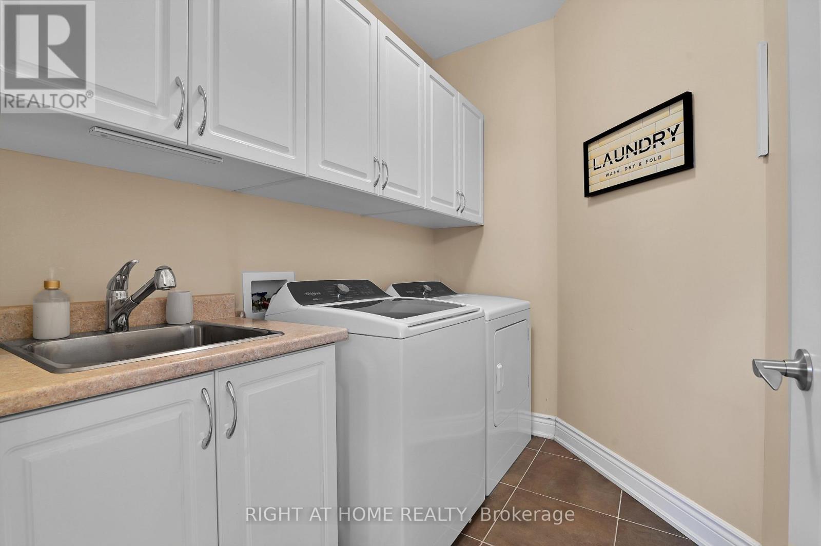 131 Issam Private, Ottawa, ON - Indoor Photo Showing Laundry Room